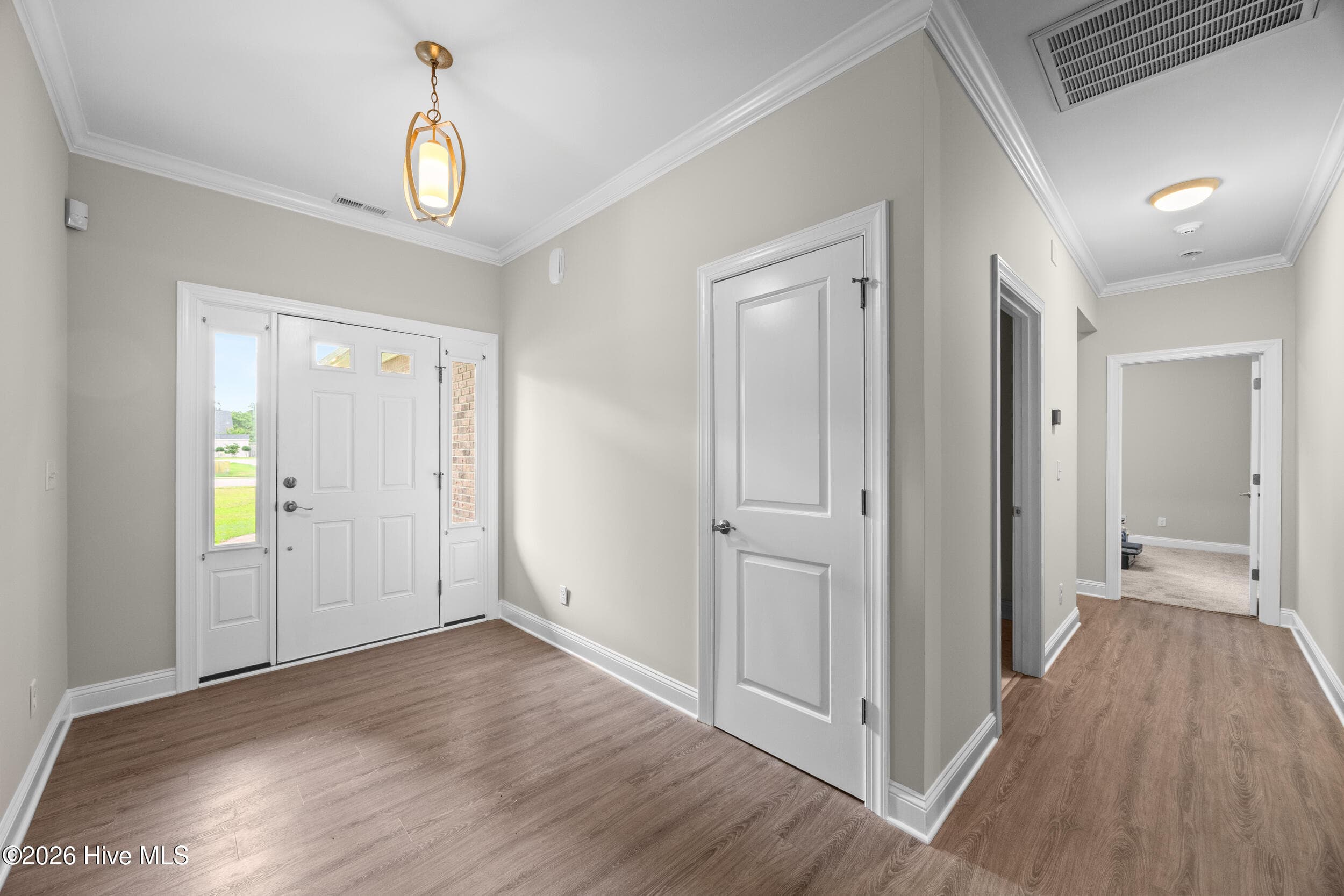Single Family Residence at 330 Crown Pointe Drive, Hampstead, NC 28443, photo 11 of 51
