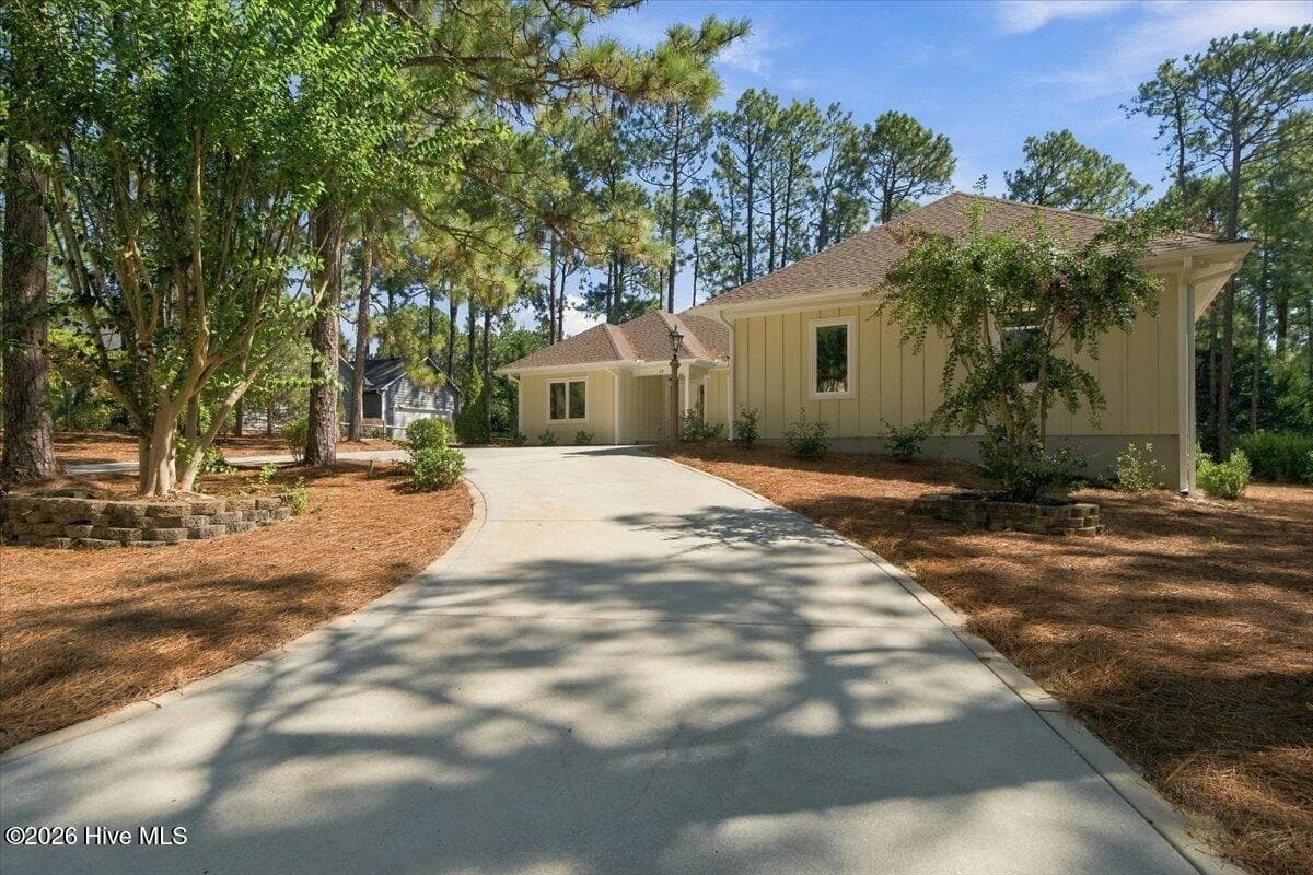 Single Family Residence at 10 Catalpa Lane N, Pinehurst, NC 28374, photo 3 of 51