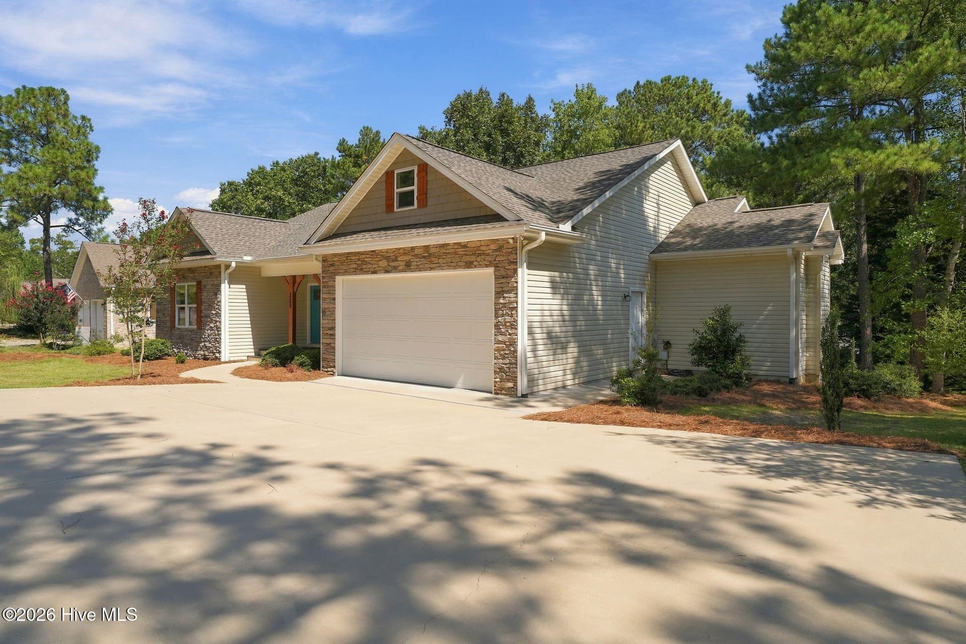 Single Family Residence at 220 Sugar Pine Drive, Pinehurst, NC 28374, photo 3 of 98