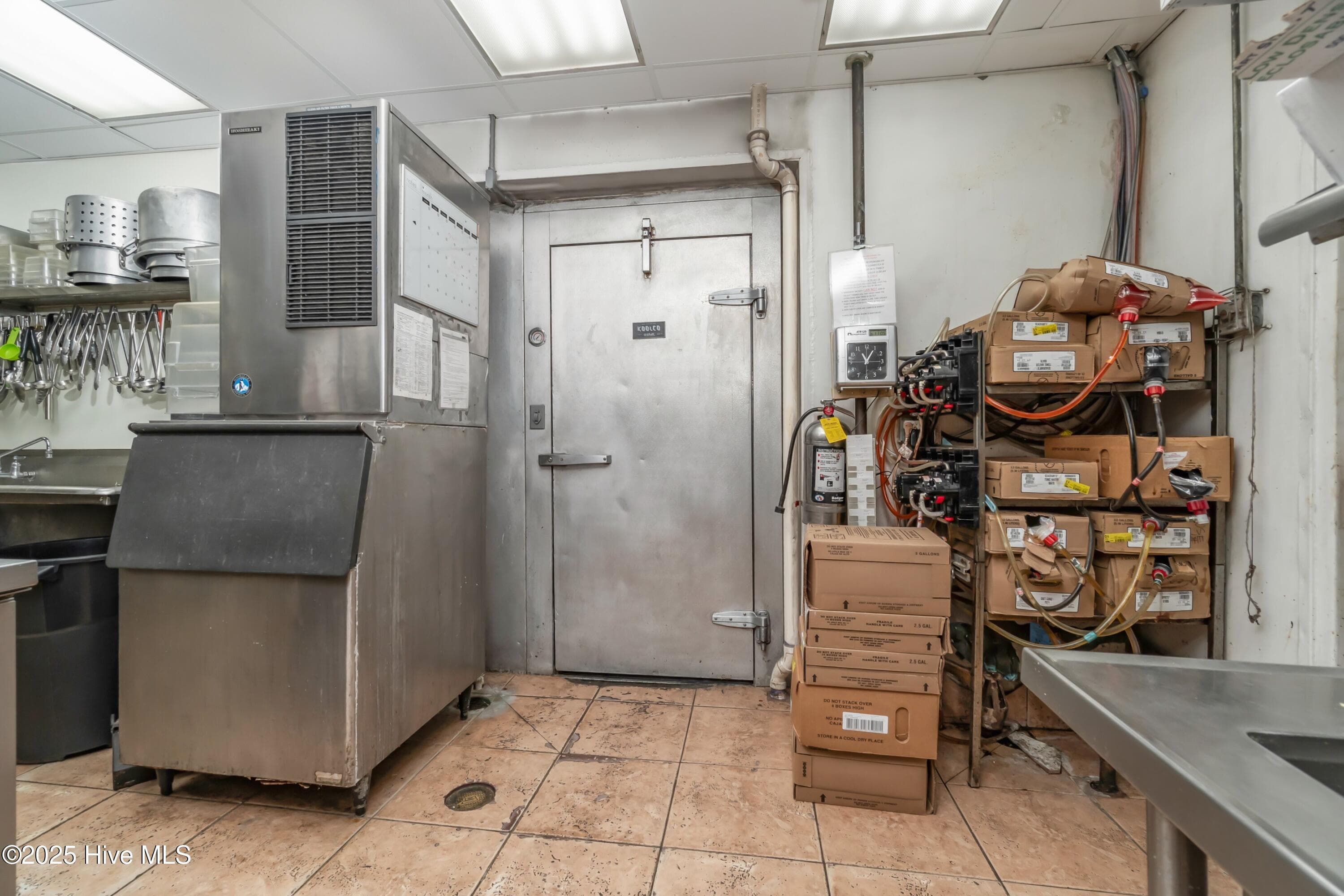 Commercial Sale at 303 South Avenue, Oriental, NC 28571, photo 4 of 4