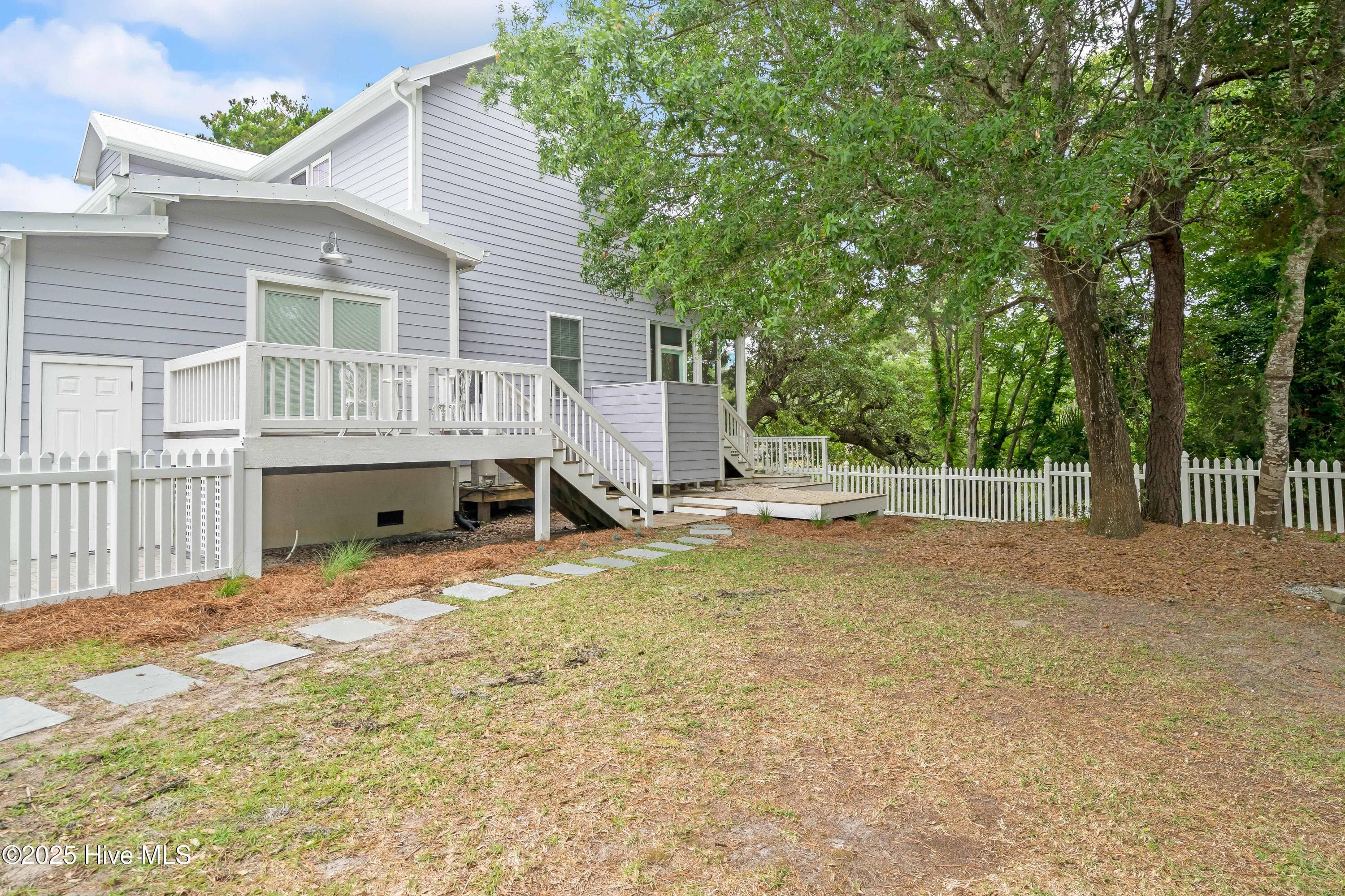 Single Family Residence at 320 Governor Safford Lane, Emerald Isle, NC 28594, photo 38 of 90