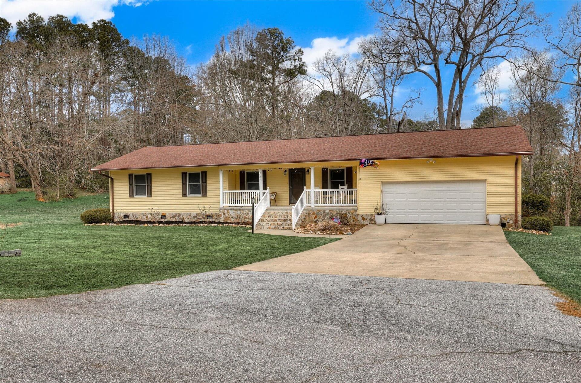 Single Family Residence at 206 Peachtree Street, McCormick, SC 29835, photo 3 of 41