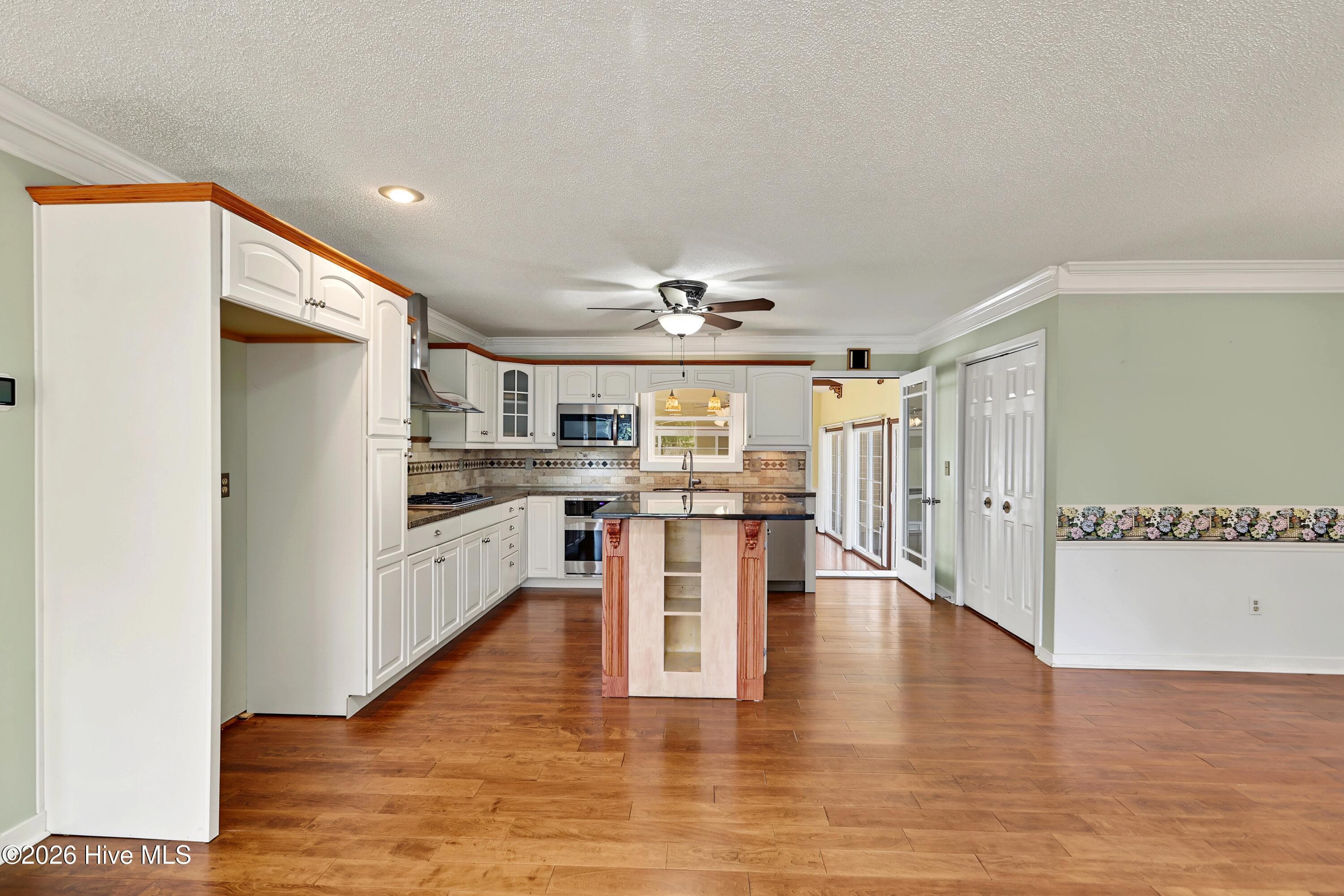 Single Family Residence at 1299 N Shore Drive, Boiling Spring Lakes, NC 28461, photo 15 of 63