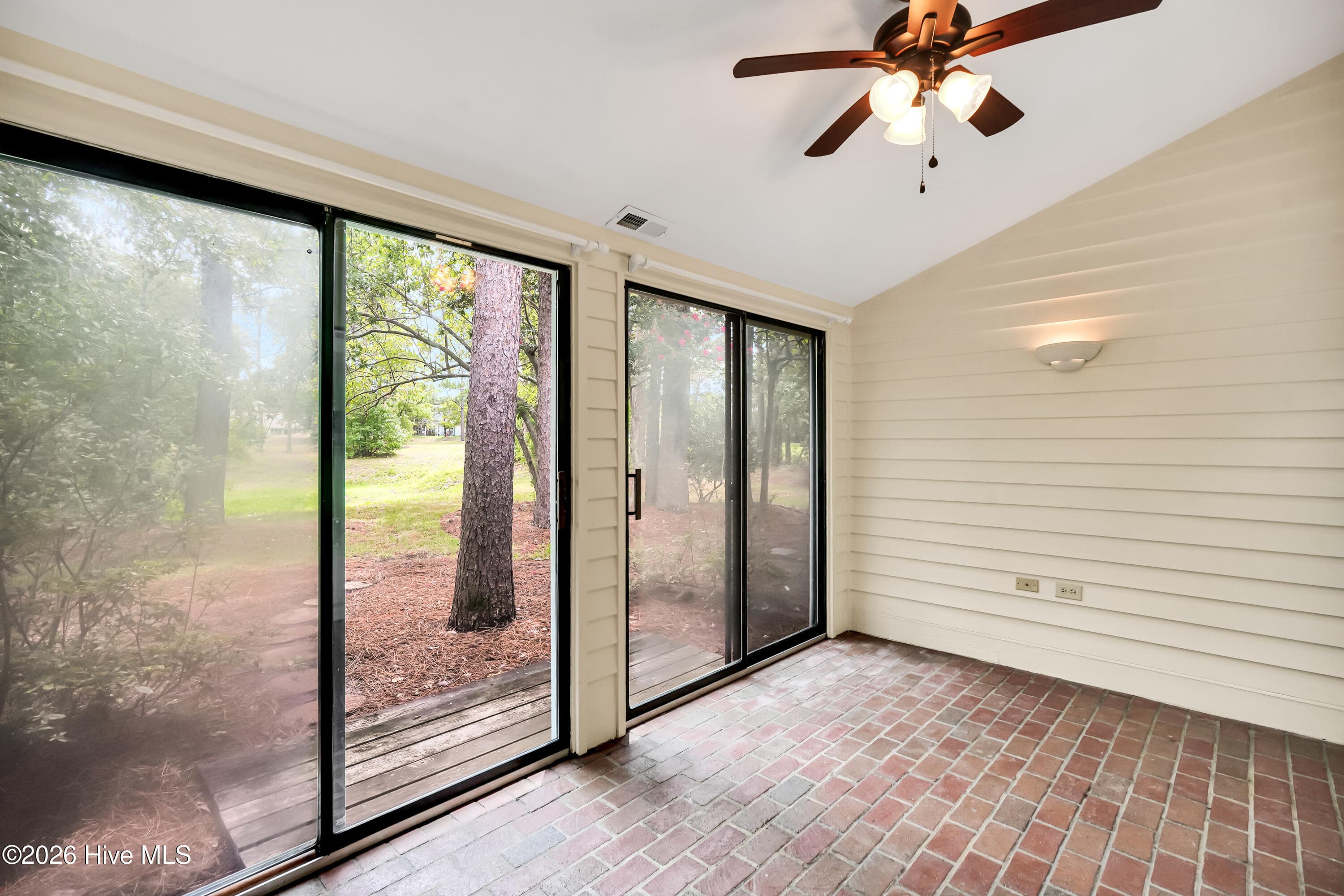 Townhouse at 221 Inland Greens Circle, Wilmington, NC 28405, photo 18 of 44