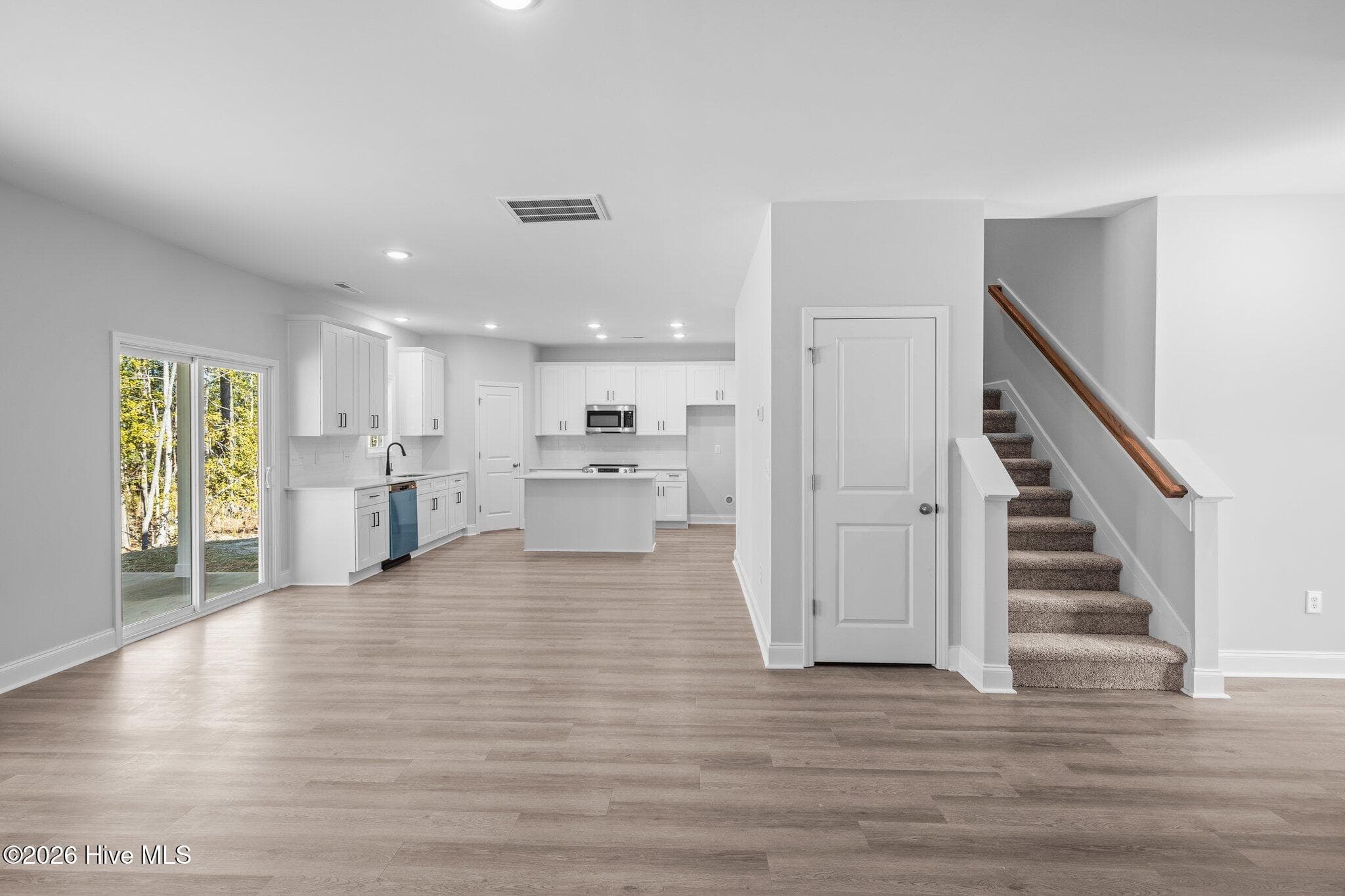 Single Family Residence at 7016 Bayberry Park Drive, New Bern, NC 28562, photo 5 of 21