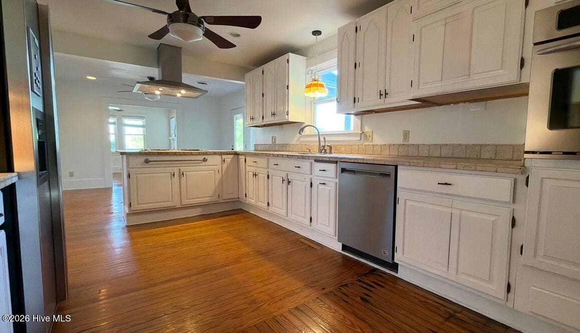Single Family Residence at 2704 Waccamaw Shores Road, Lake Waccamaw, NC 28450, photo 19 of 56