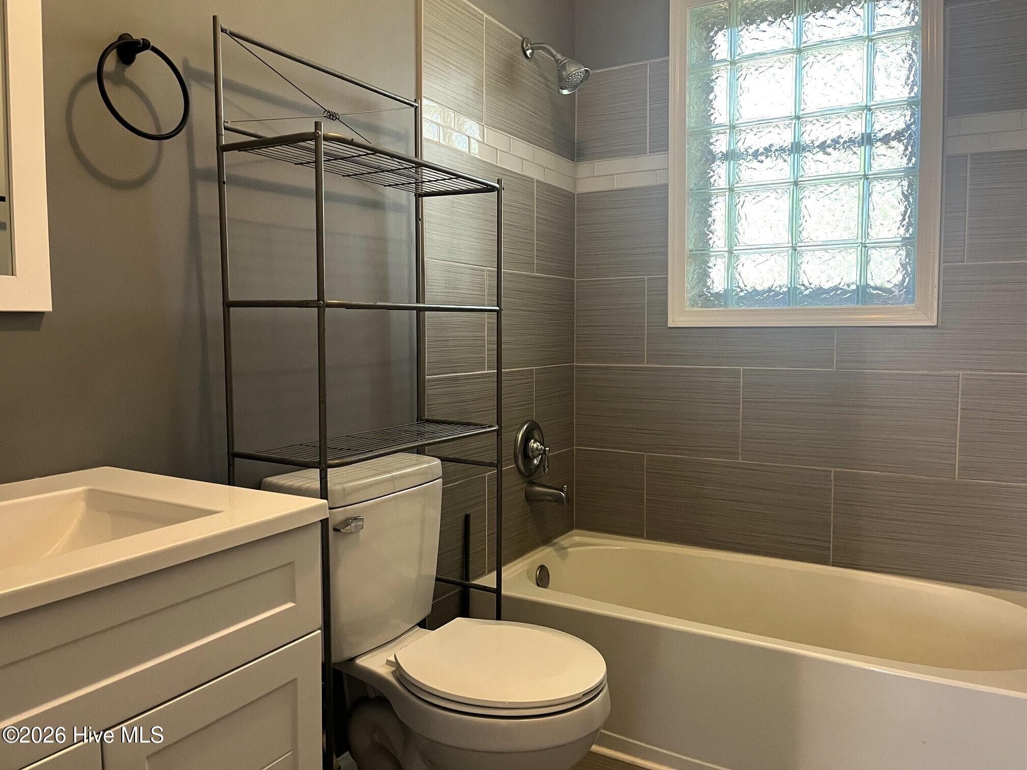 Single Family Residence at 125 W South Street, Kinston, NC 28501, photo 10 of 11