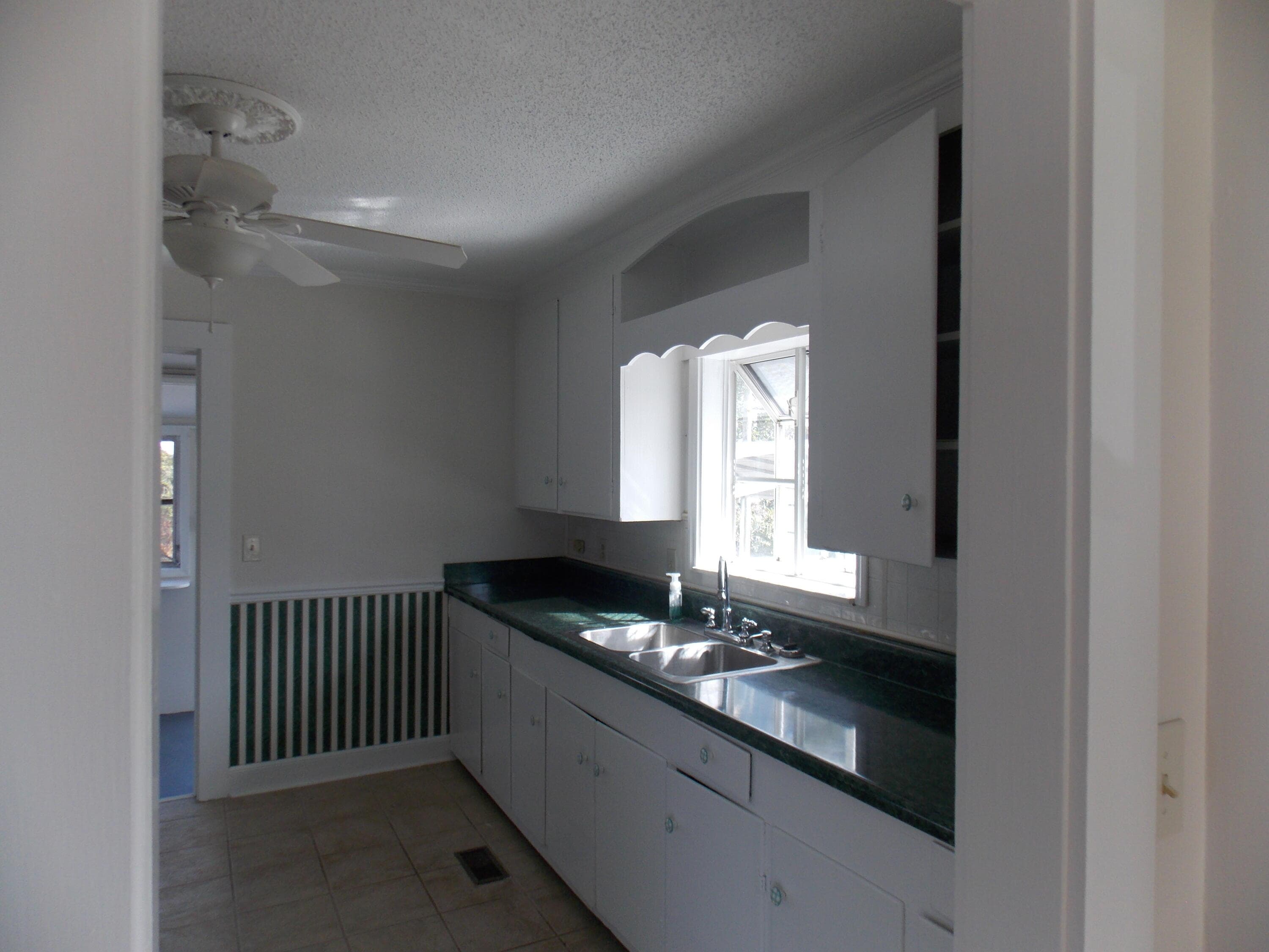 Single Family Residence at 306 S Maple Street 1, McCormick, SC 29835, photo 5 of 12