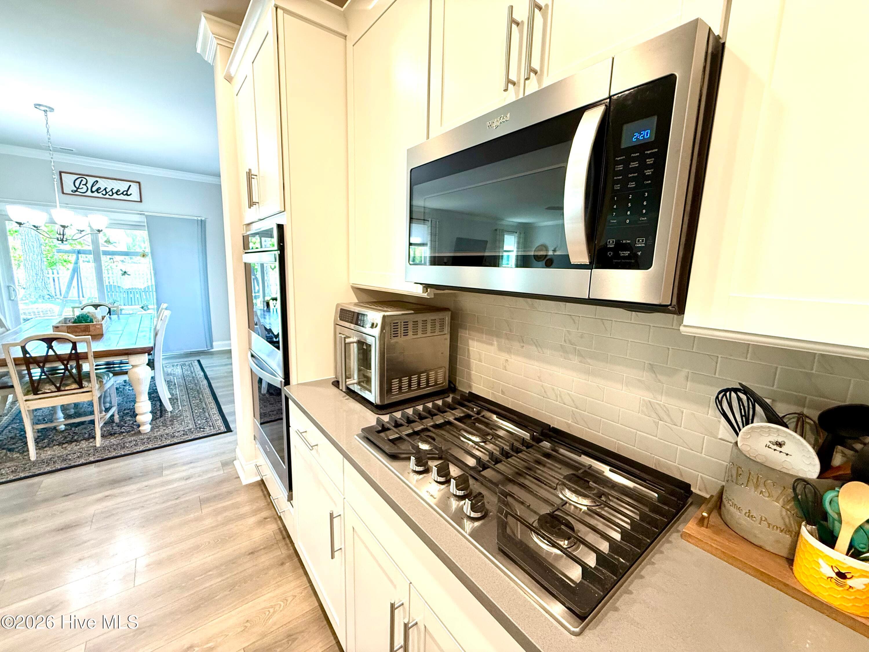 gas stove top - 5010 Spring Green Pass, New Bern, NC 28562