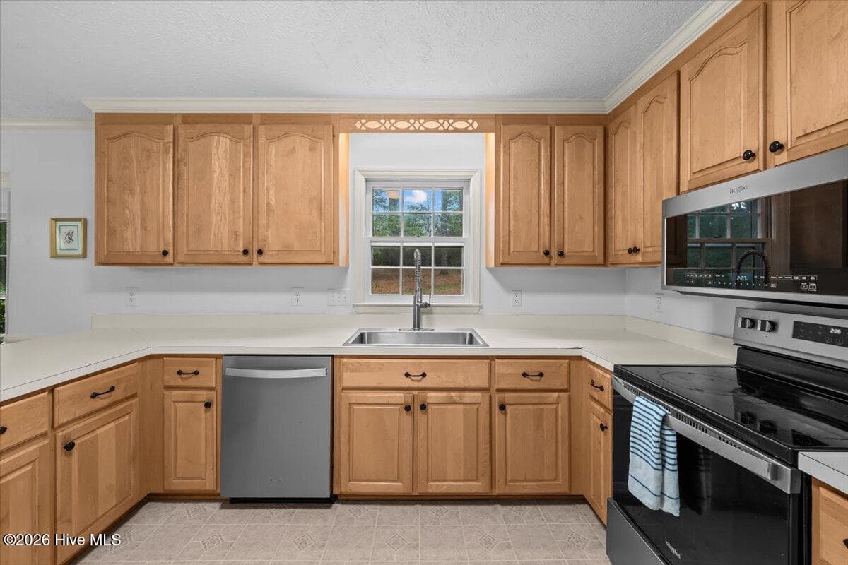 Kitchen with a view - 401 Summerlea Drive, Fayetteville, NC 28311, Fayetteville