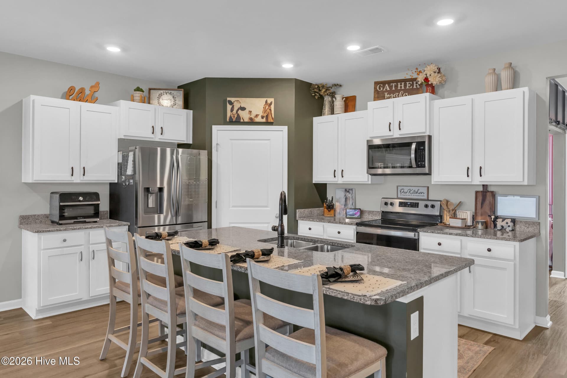 Single Family Residence at 1049 Burled Oak Rdg Lp SE, Bolivia, NC 28422, photo 11 of 83