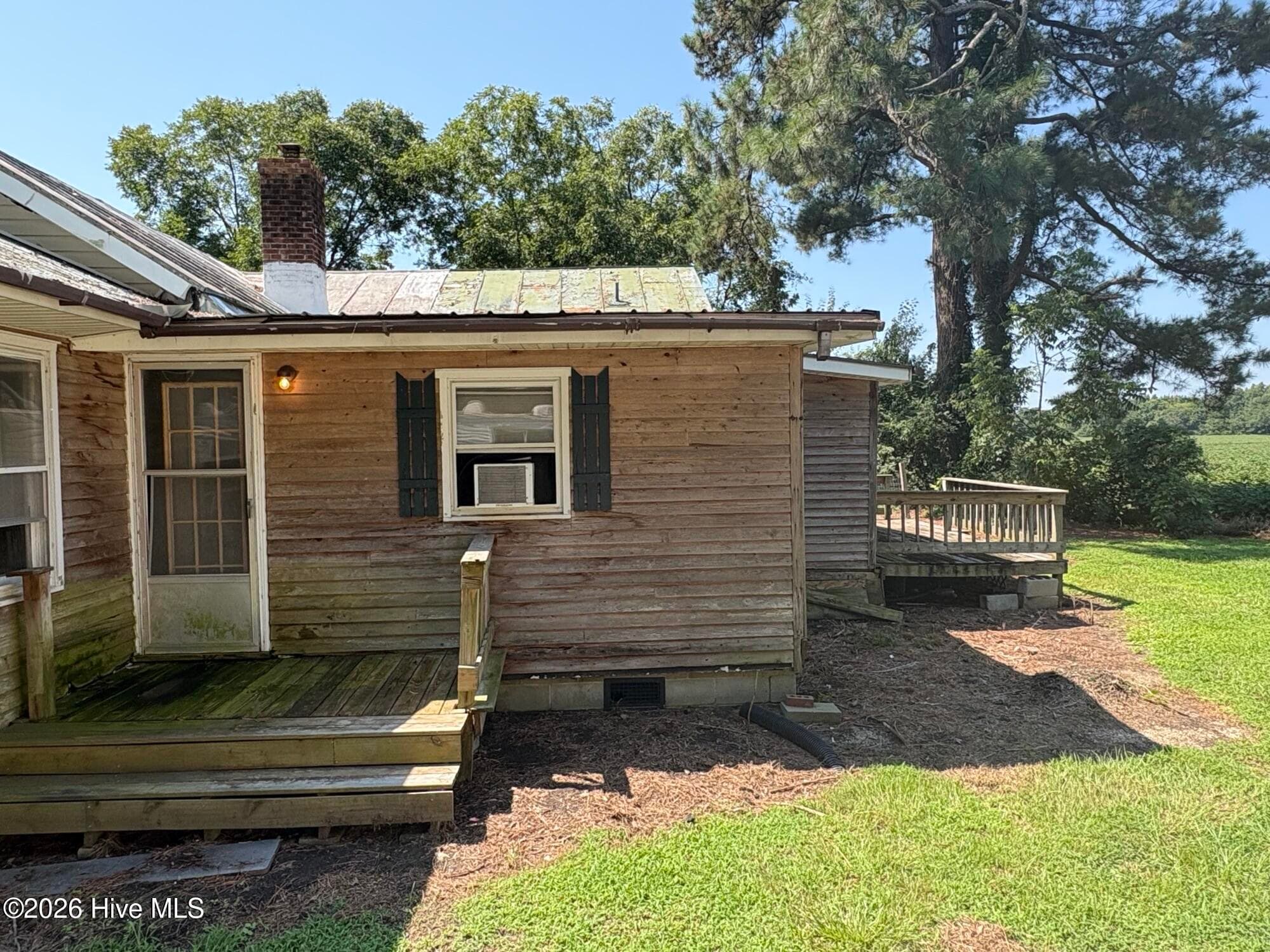 Single Family Residence at 1549 N Broad Street, Edenton, NC 27932, photo 2 of 12