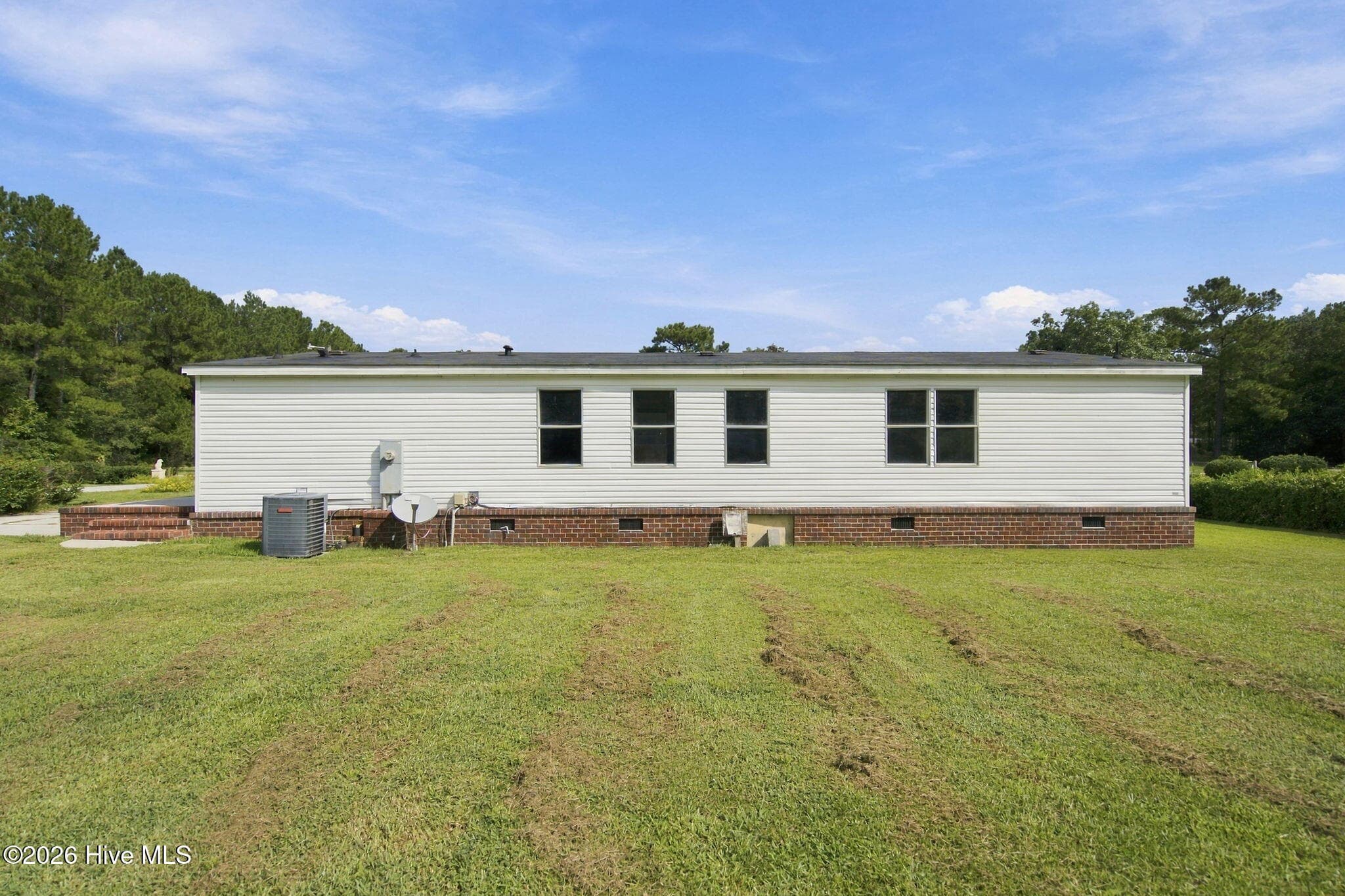Manufactured Home at 185 New Hope Lane SE, Leland, NC 28451, photo 32 of 49