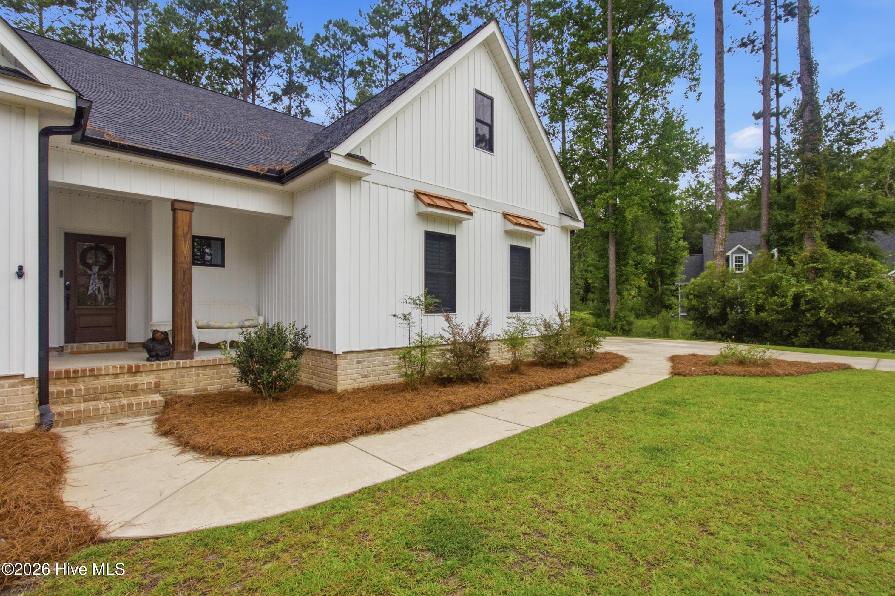 Single Family Residence at 1003 Alabaster Drive, New Bern, NC 28562, photo 6 of 99