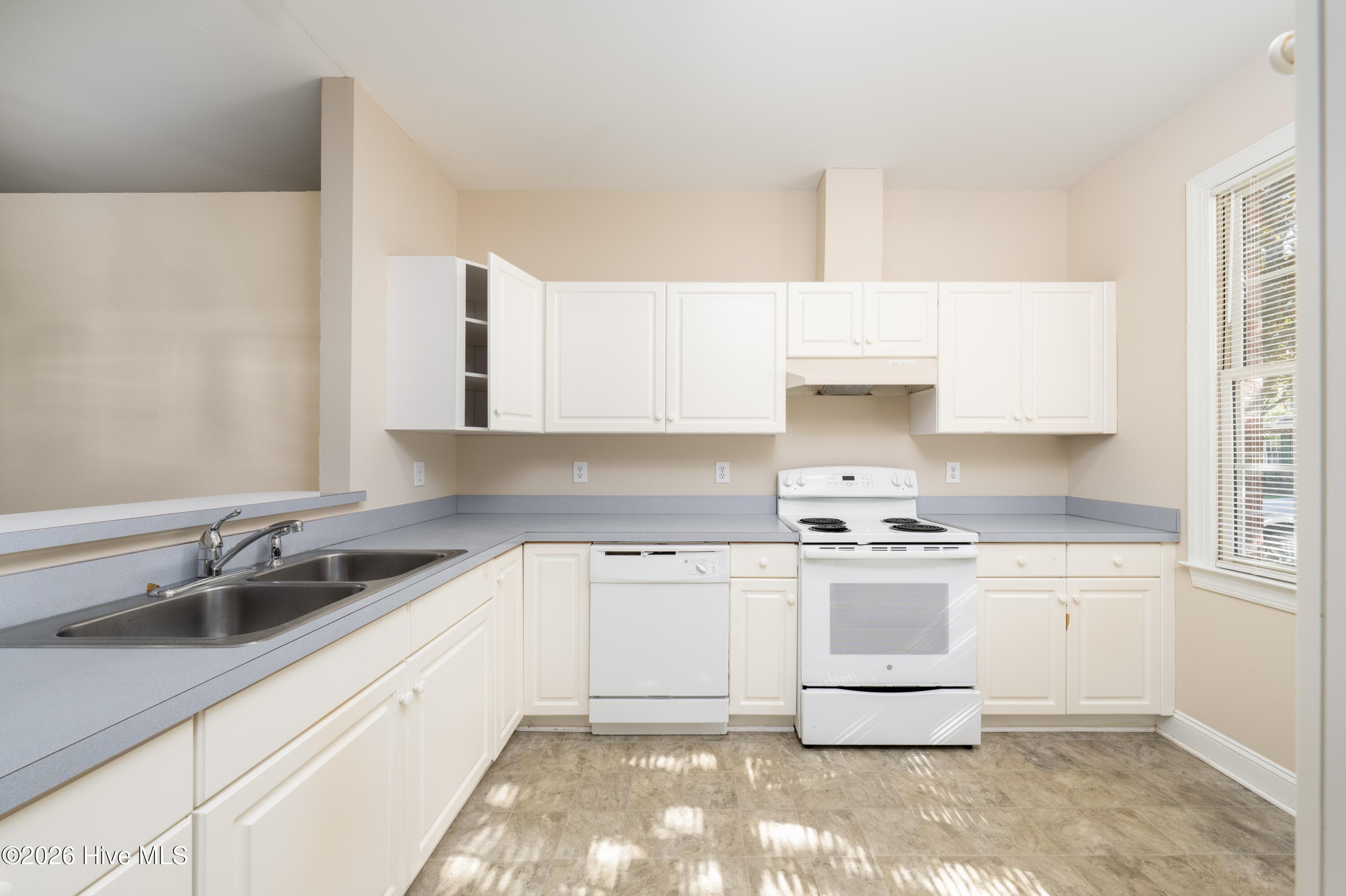 Townhouse at 233 Racine Drive Unit 24, Wilmington, NC 28403, photo 7 of 26