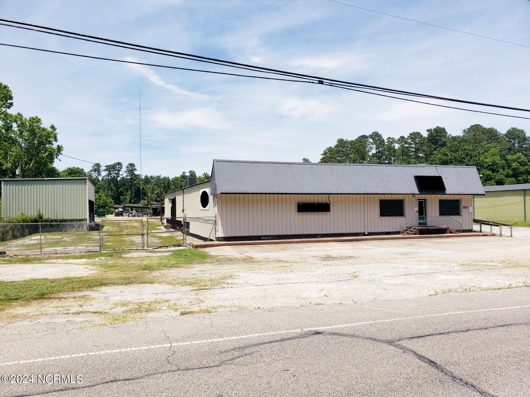 Commercial Sale at 614 Washington Street, Whiteville, NC 28472, photo 8 of 13