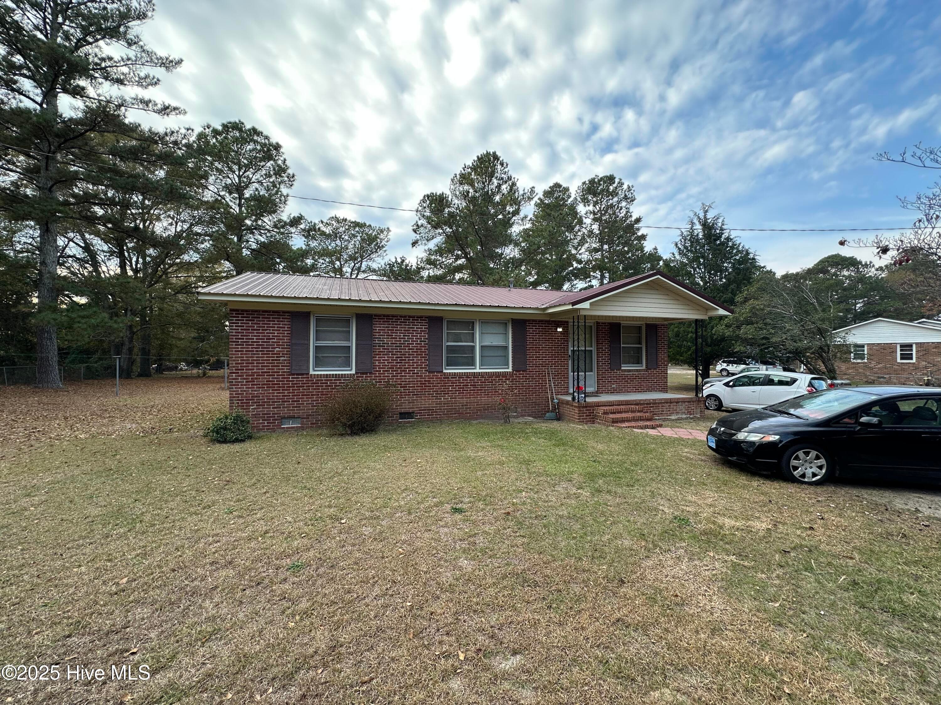 Single Family Residence at 1751 S Highway 385, Bennettsville, SC 29512, photo 2 of 2