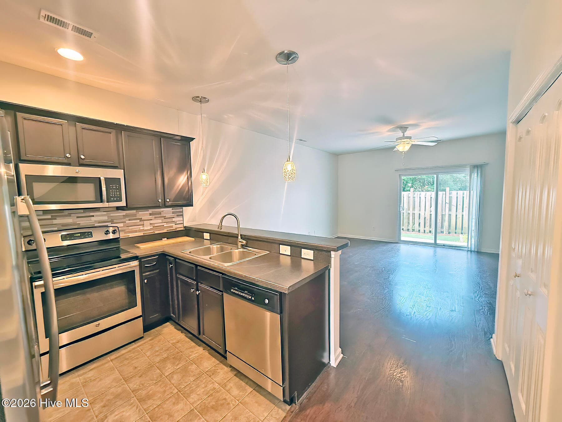 Townhouse at 4312 Eleuthera Lane, Wilmington, NC 28412, photo 11 of 40