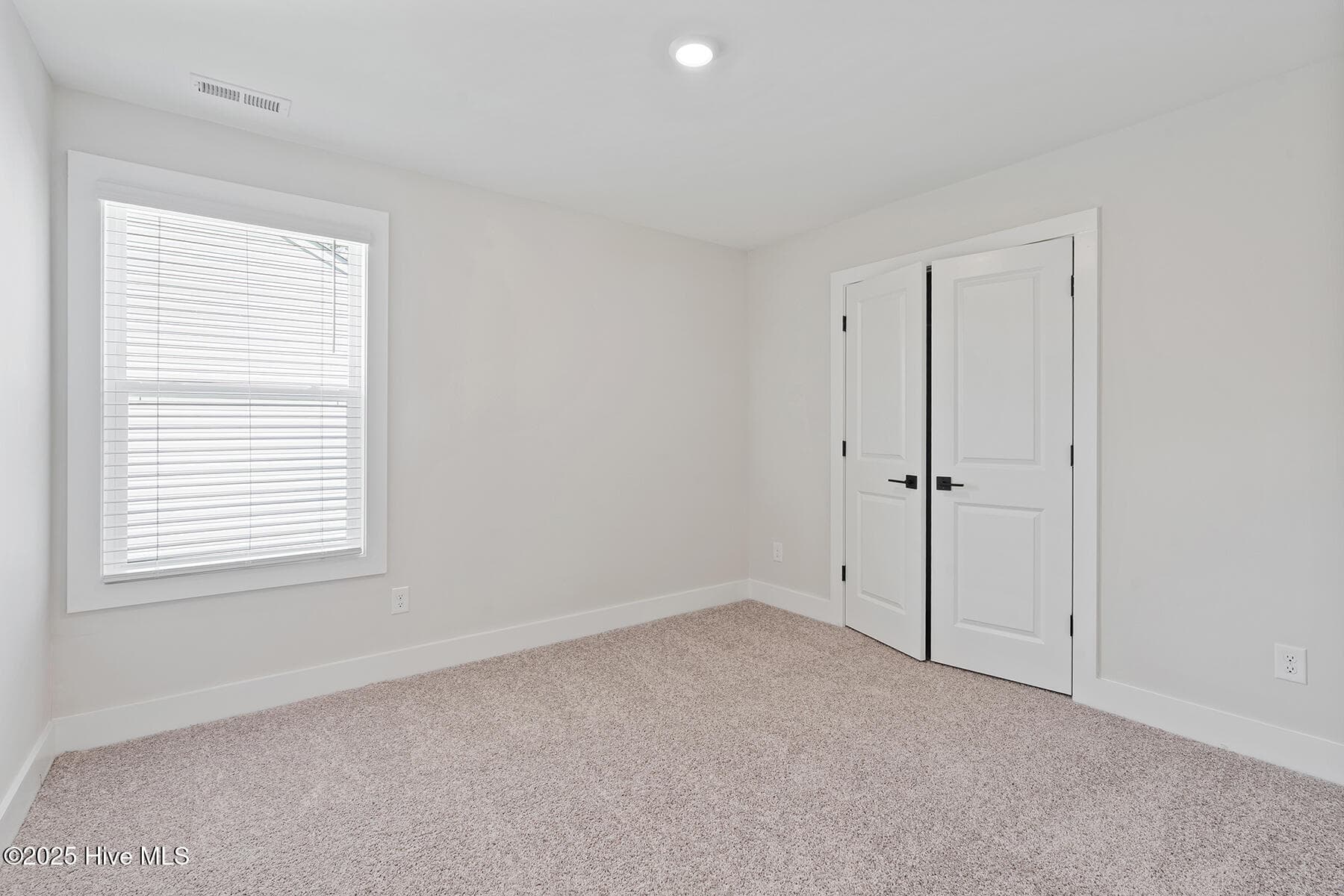 Single Family Residence at 27 S Umbrella Palm Drive, Hampstead, NC 28443, photo 18 of 21