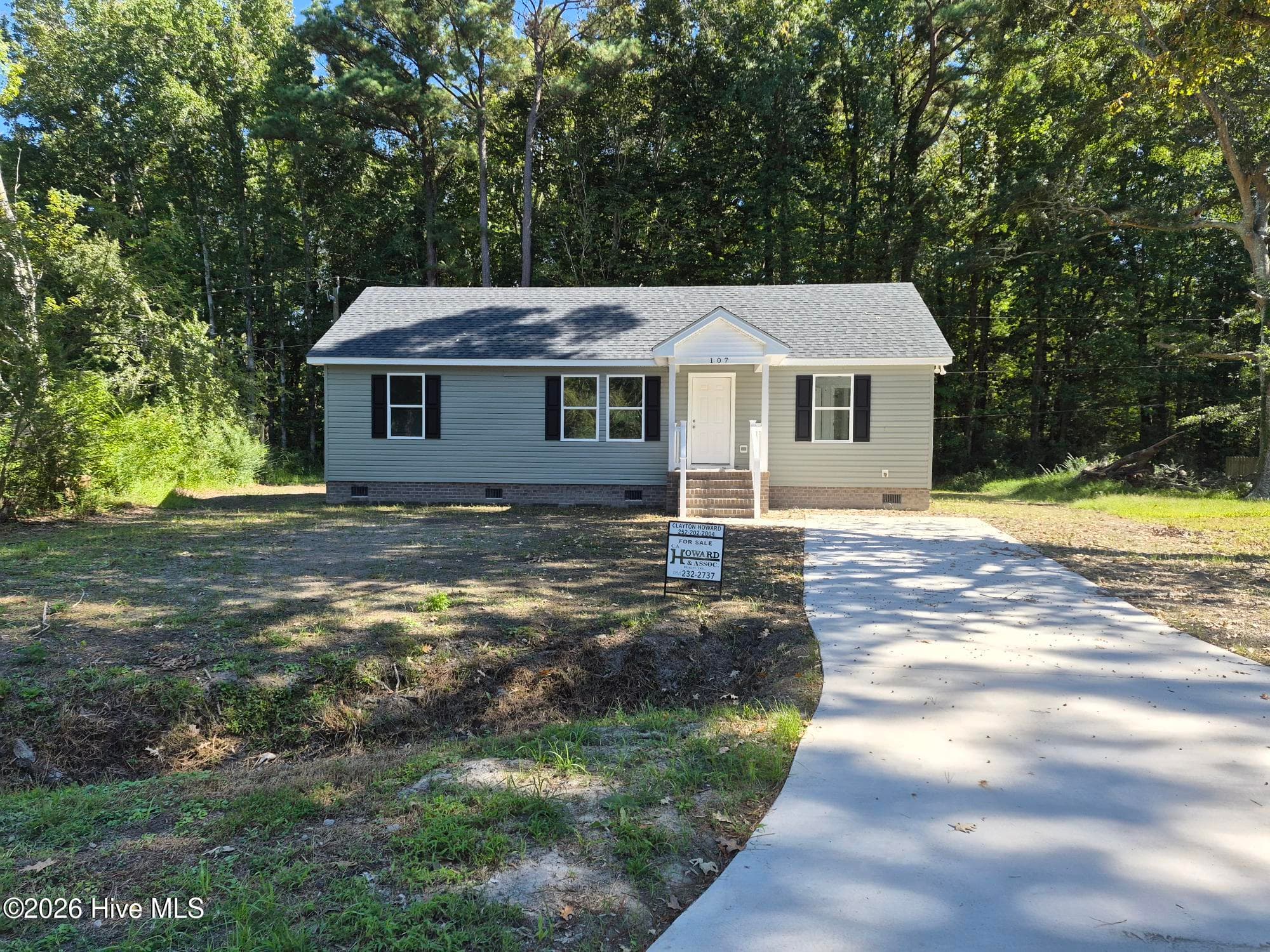 Single Family Residence at 107 Poplar Circle, Moyock, NC 27958, photo 2 of 10