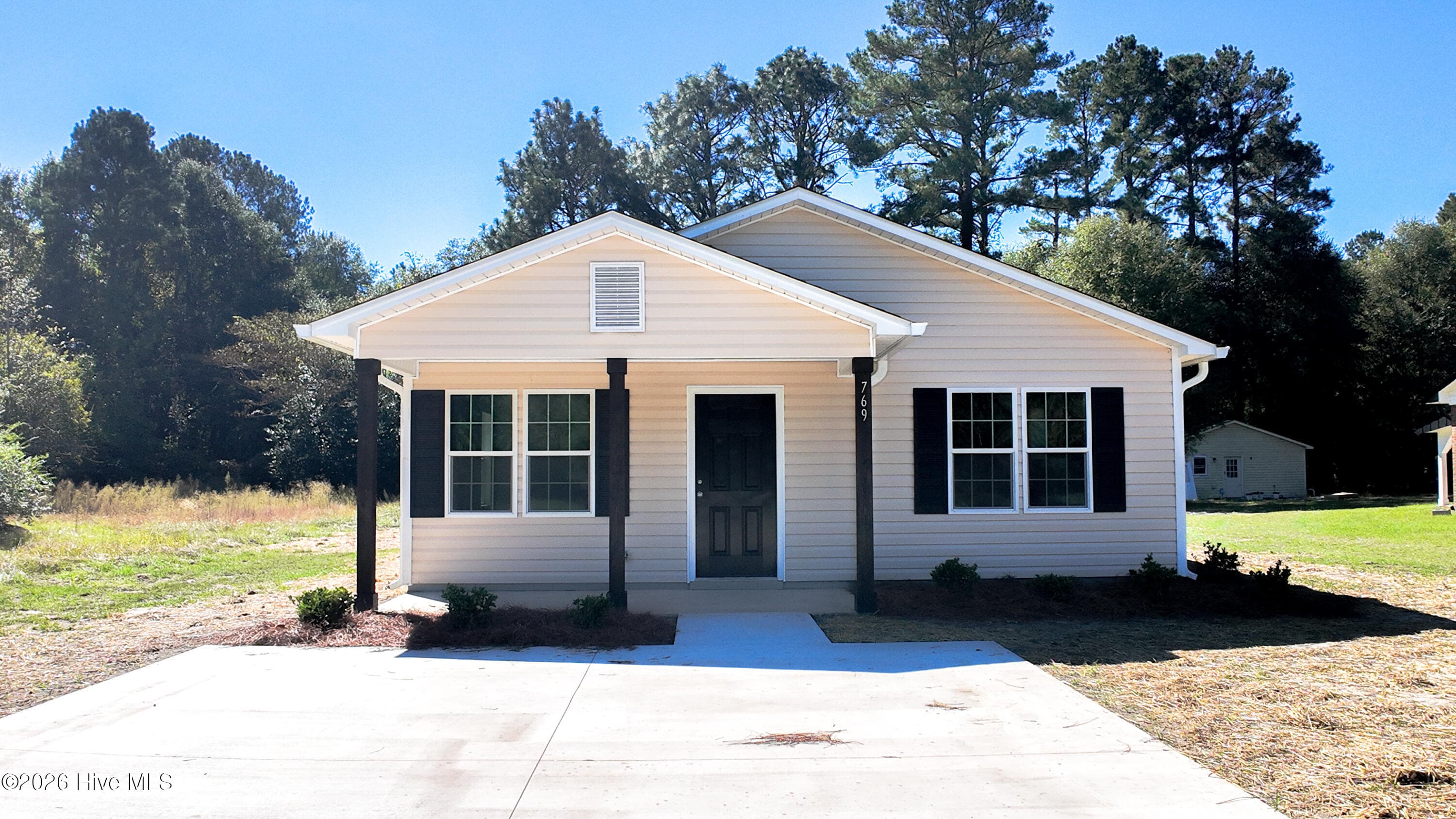 Single Family Residence at 769 Five Road, Clinton, NC 28328, photo 3 of 20