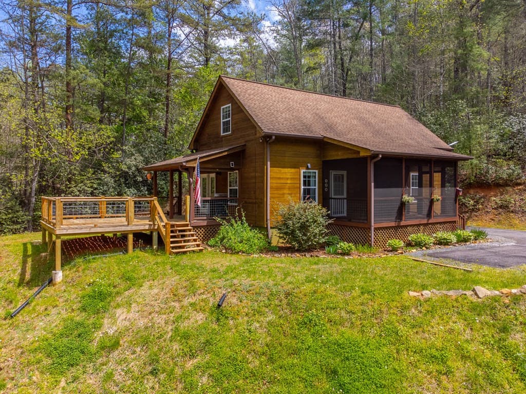 Single Family Residence at 138 Hubbell Lane, Robbinsville, NC 28771, photo 4 of 63