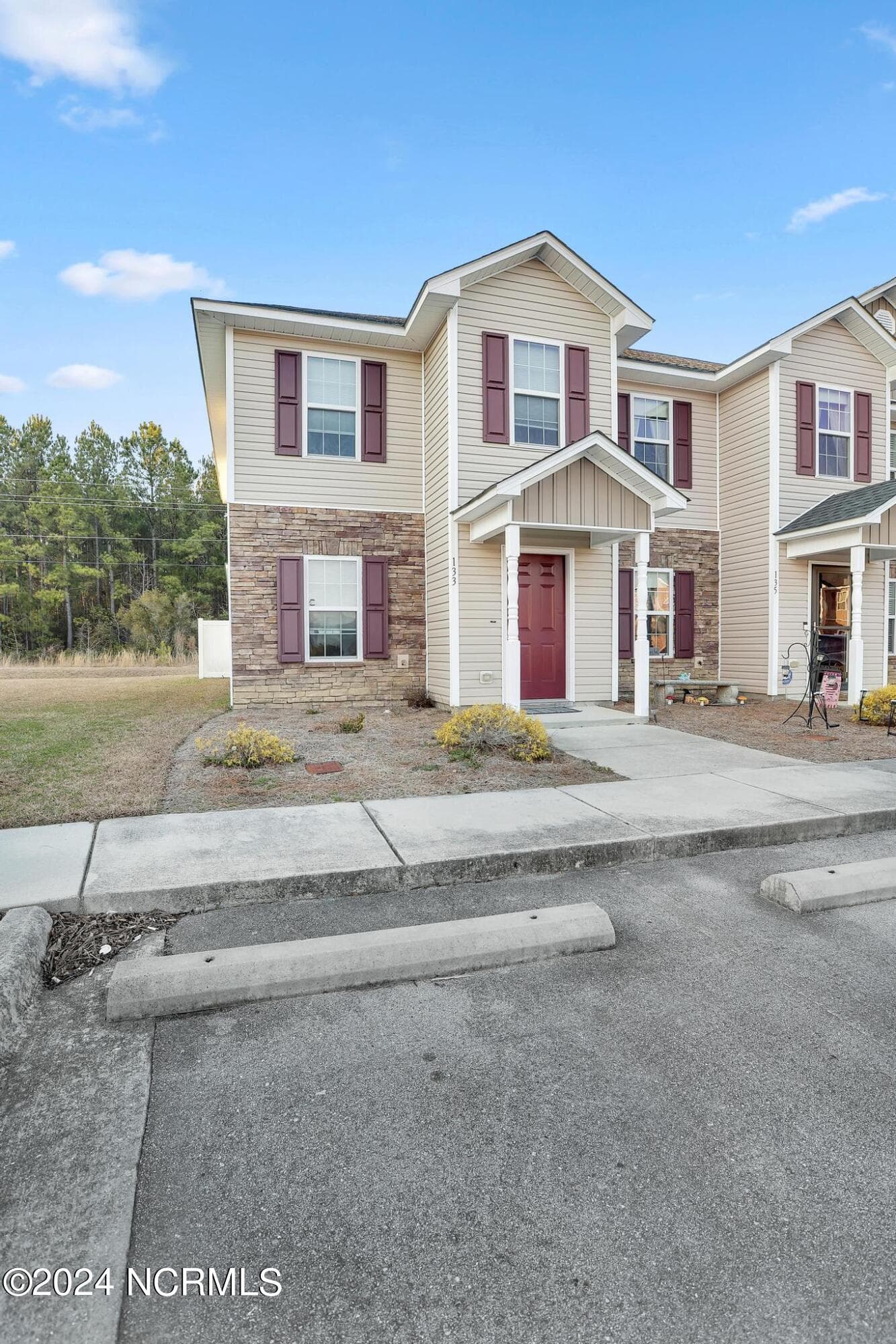 Townhouse at 133 W Murrow Lane, Jacksonville, NC 28546, photo 2 of 55