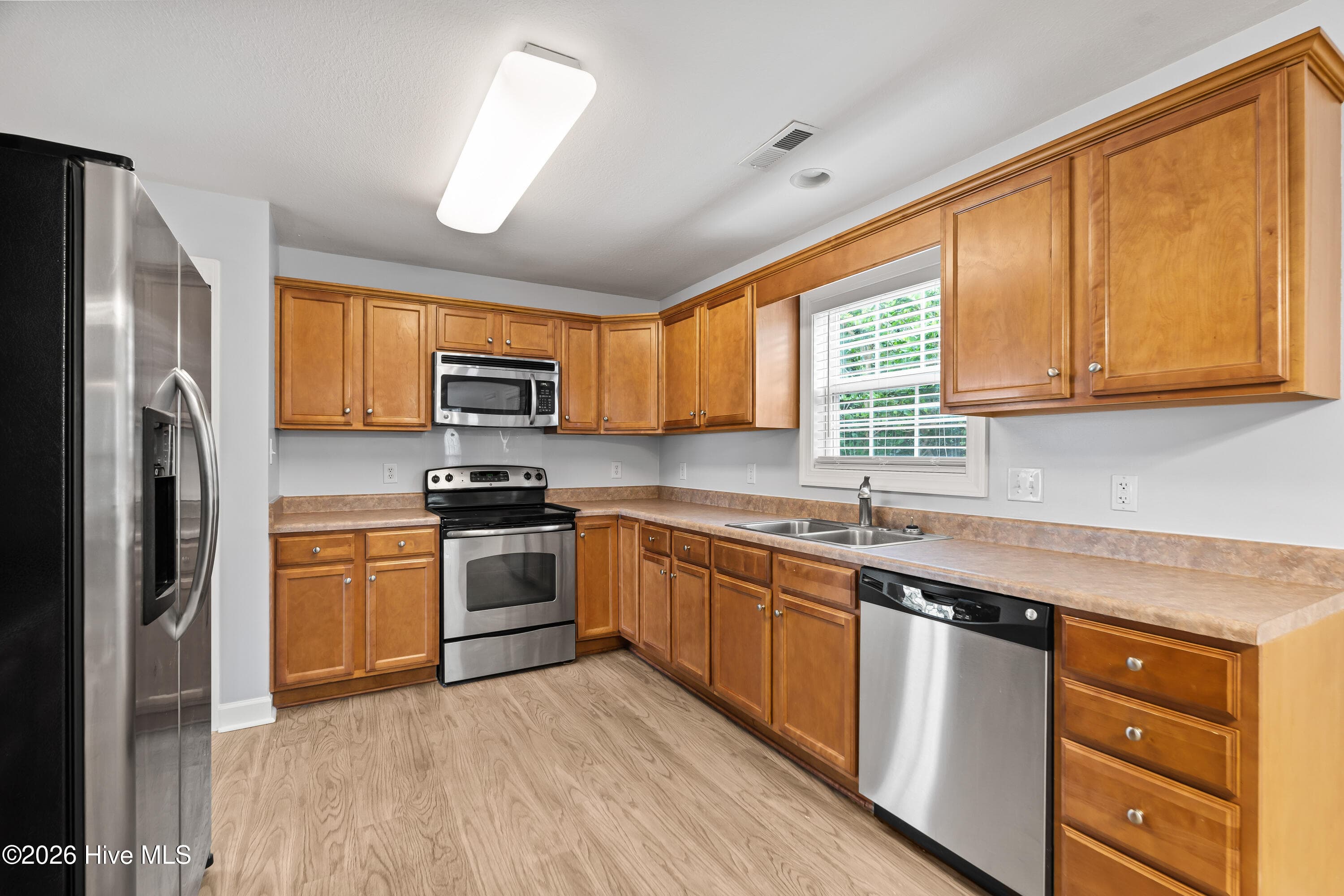 Single Family Residence at 109 Cypress Bay Drive, Jacksonville, NC 28546, photo 12 of 37