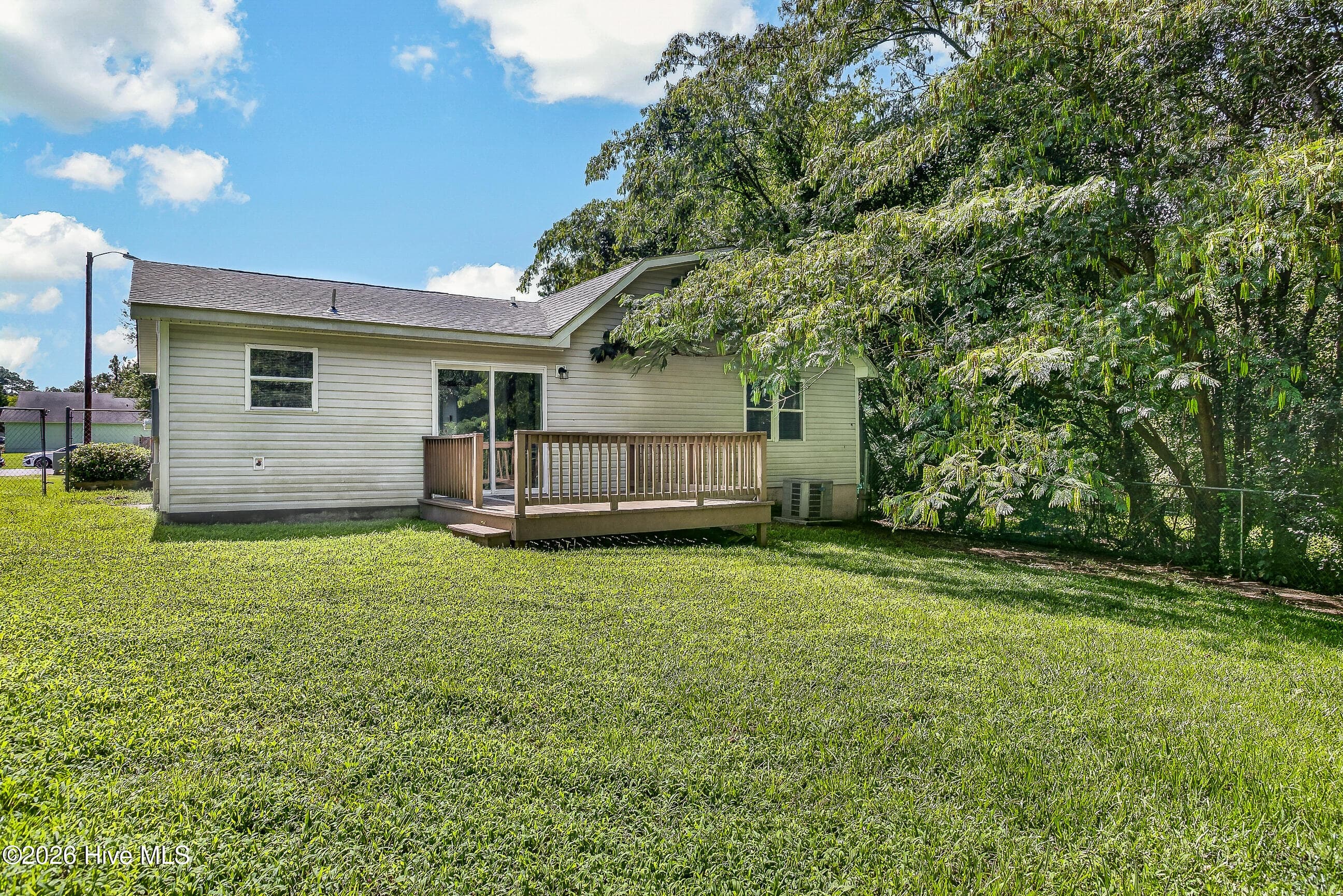 Single Family Residence at 912 Laurel Lane, Jacksonville, NC 28546, photo 23 of 35