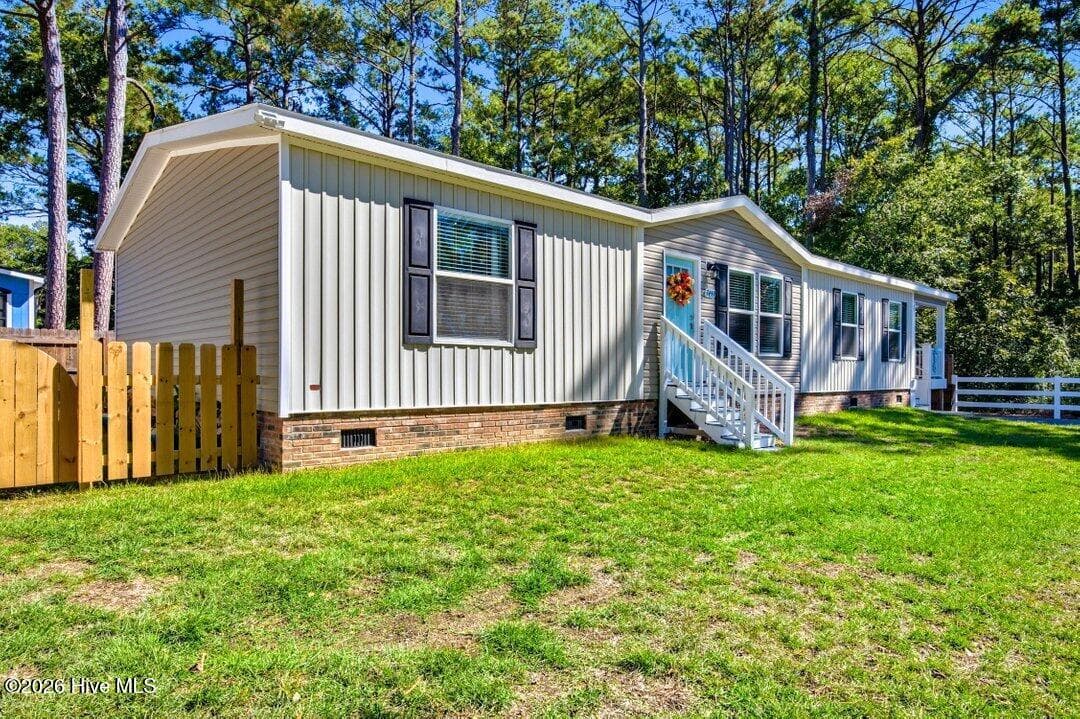 Manufactured Home at 3459 Lakeview Drive SW, Supply, NC 28462, photo 6 of 70