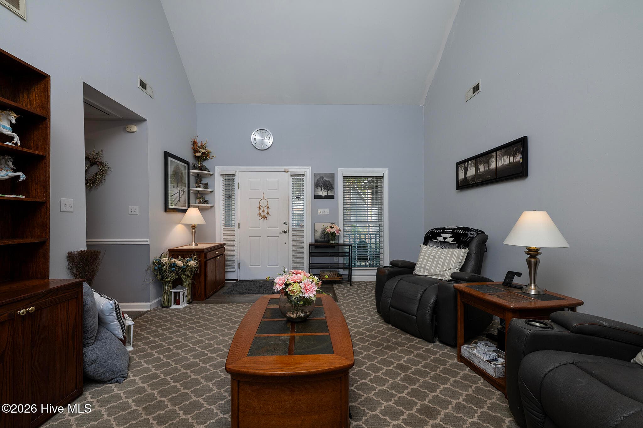 Living Room with a Tall Vaulted Ceiling - 106 Windlass Way, Aurora, NC 27806