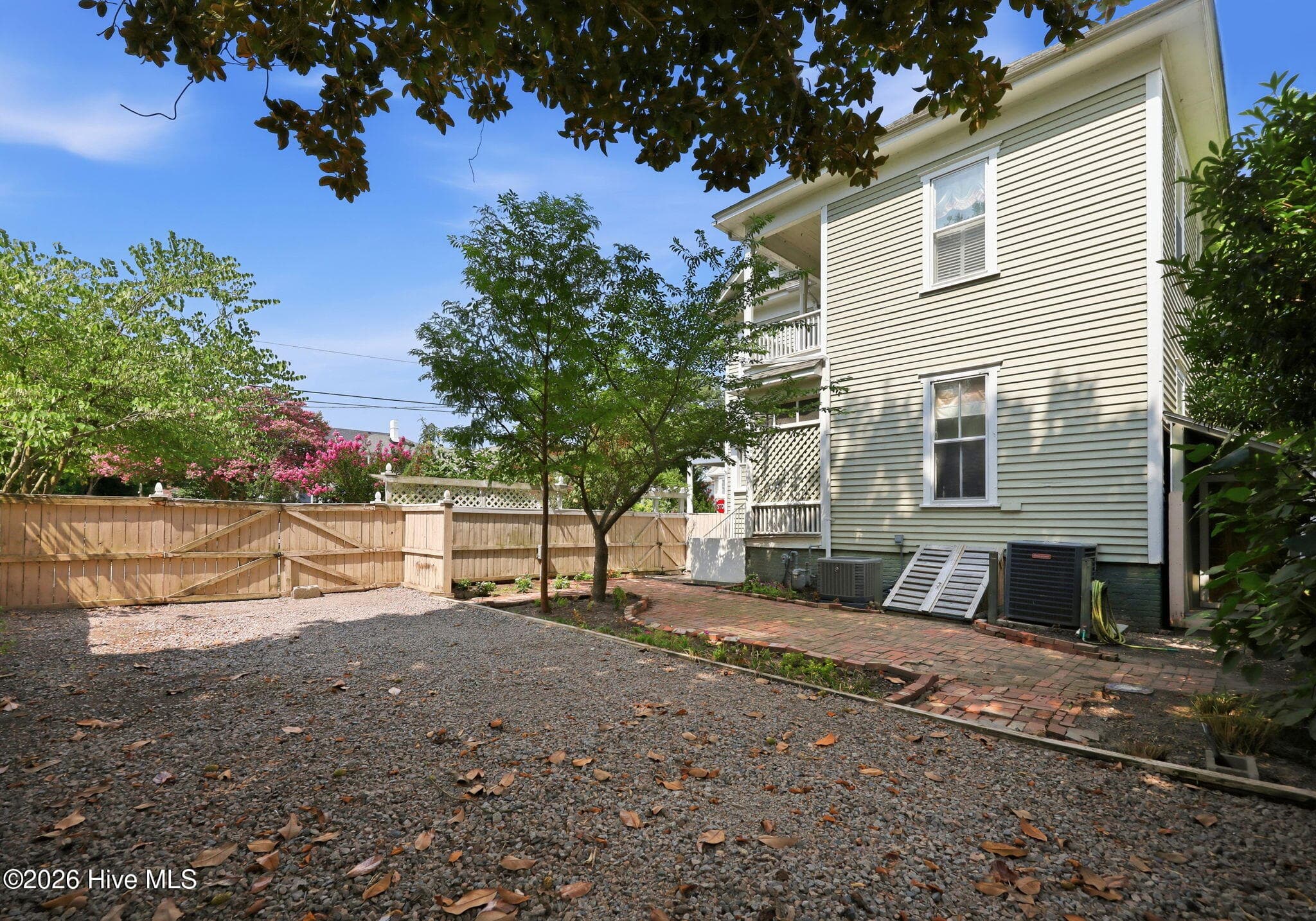Single Family Residence at 401 N Market Street, Washington, NC 27889, photo 4 of 4