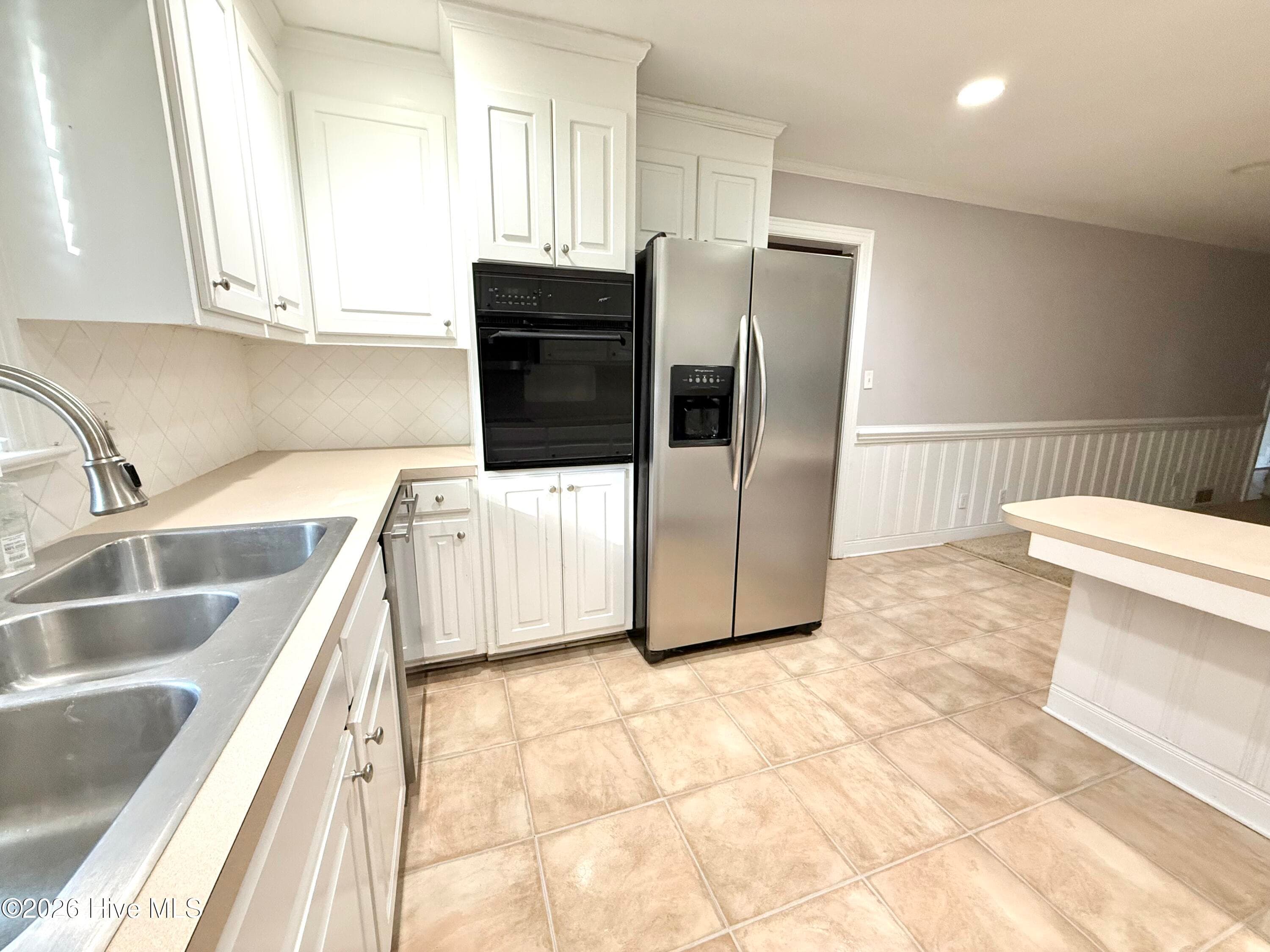 Single Family Residence at 2106 Southview Drive, Greenville, NC 27858, photo 5 of 20
