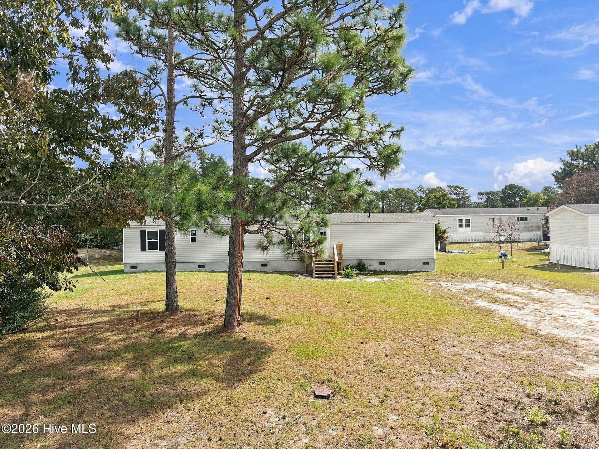 Manufactured Home at 322 N Winchester Lane, Hubert, NC 28539, photo 46 of 65