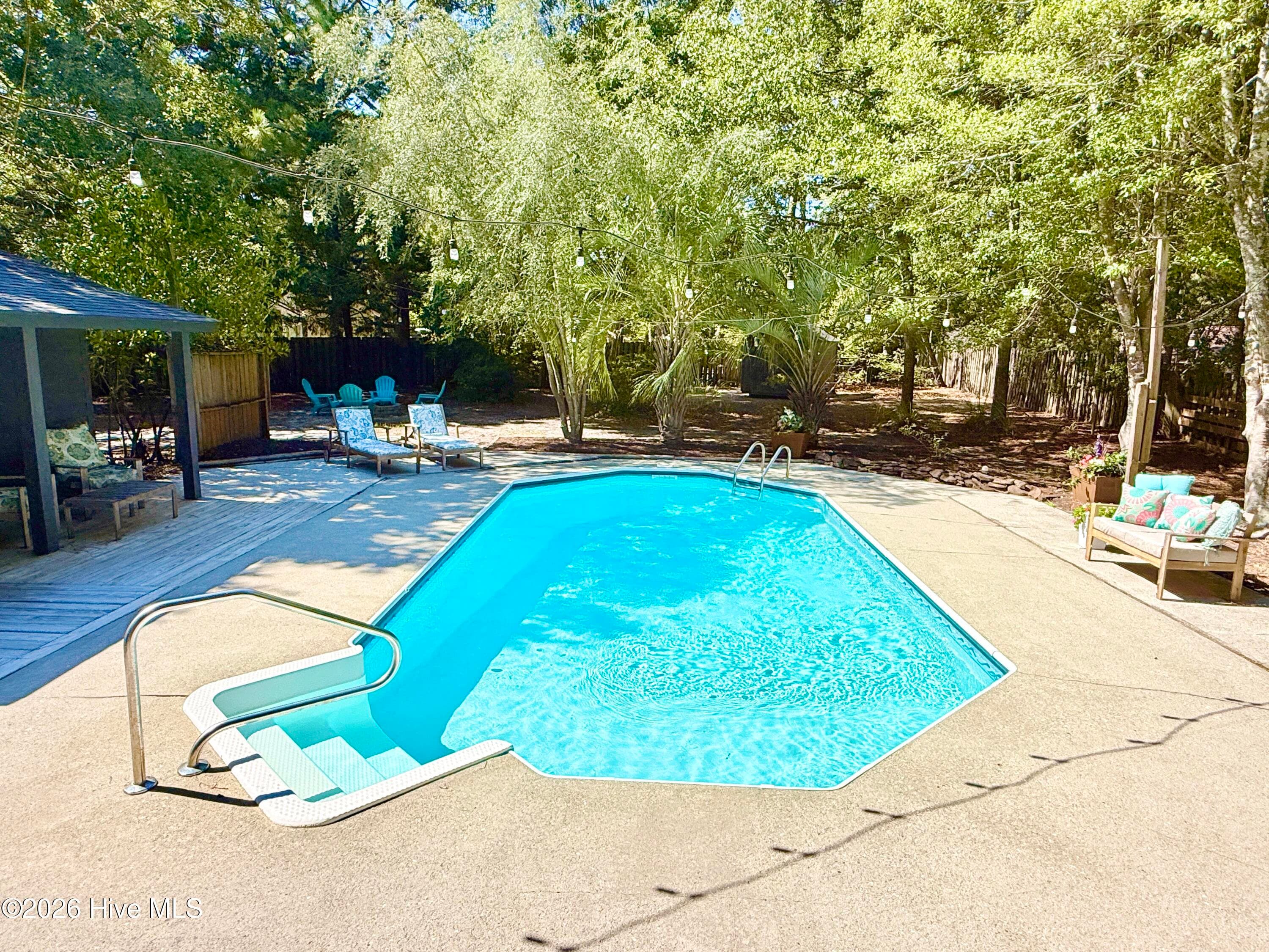 Welcome to Hunting Ridge a tropical paradise in Midtown Wilmington! - 1001 Hunting Ridge Road, Wilmington, NC 28412
