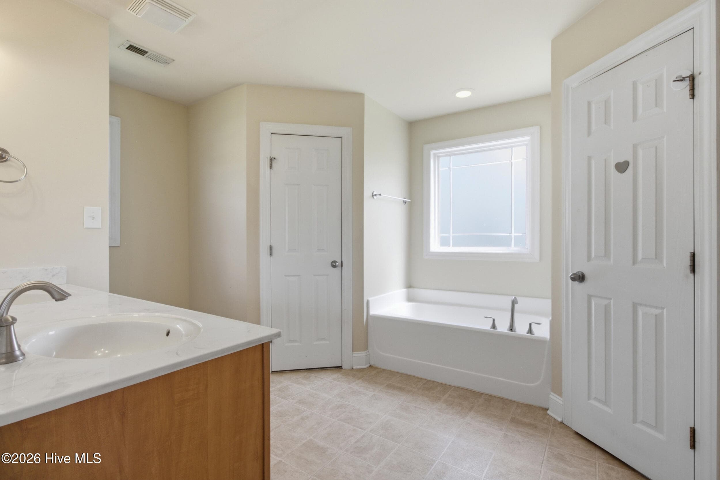 Owners Bathroom - 209 Hawks Bluff Drive, New Bern, NC 28560