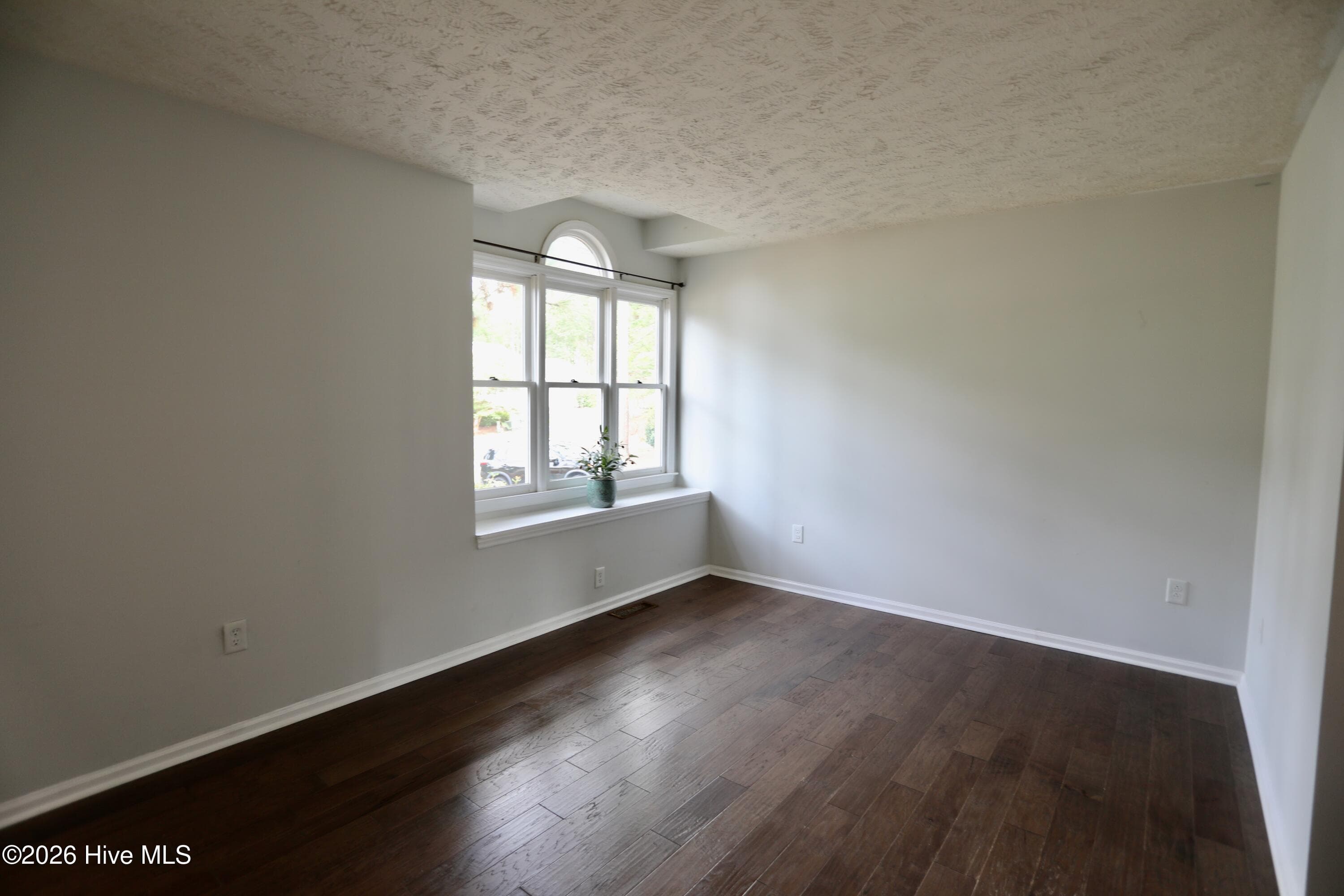 Single Family Residence at 100 Sawmill Road E, Pinehurst, NC 28374, photo 11 of 25