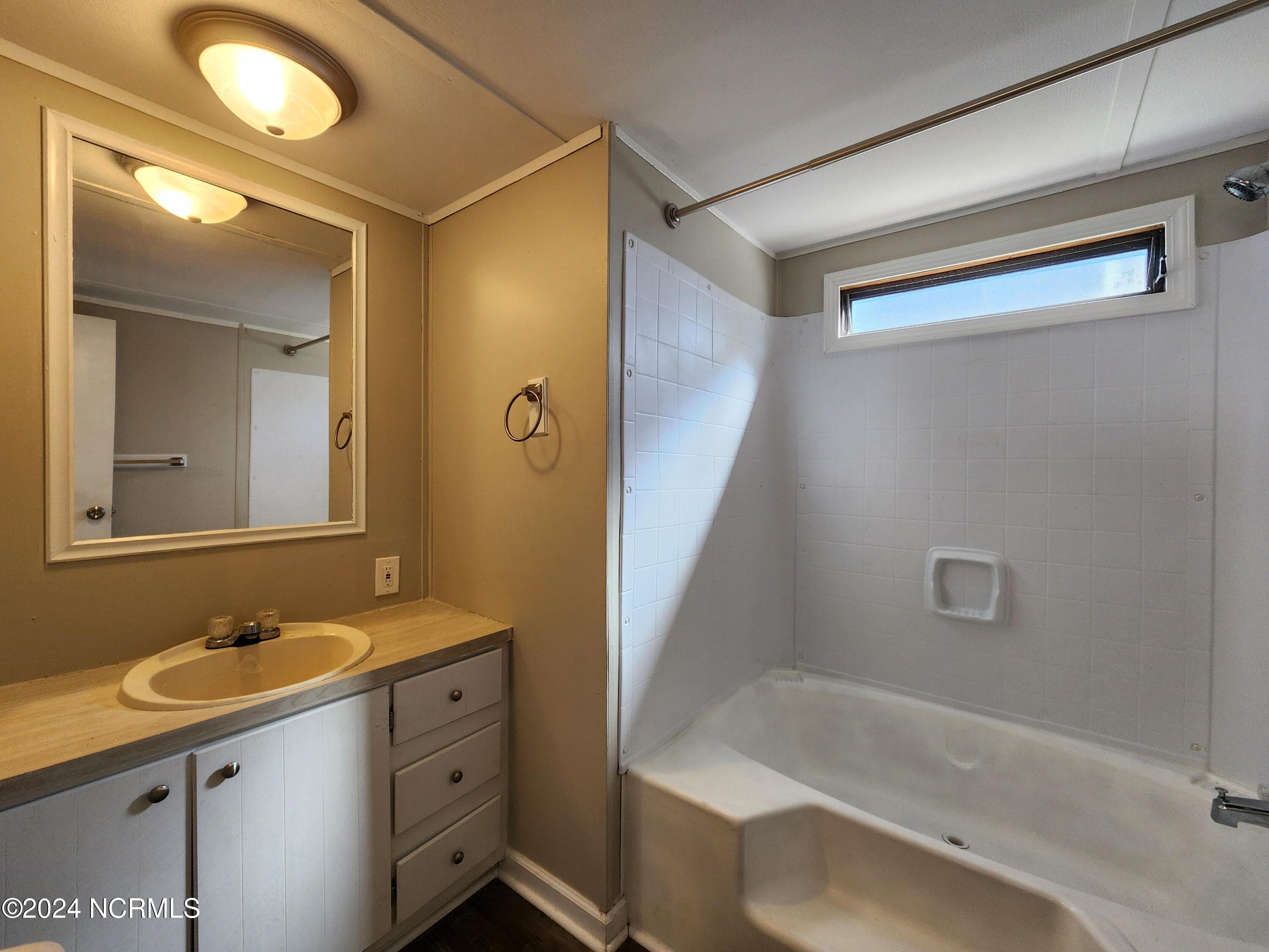 Manufactured Home at 15 Marlette Street, Hubert, NC 28539, photo 17 of 20