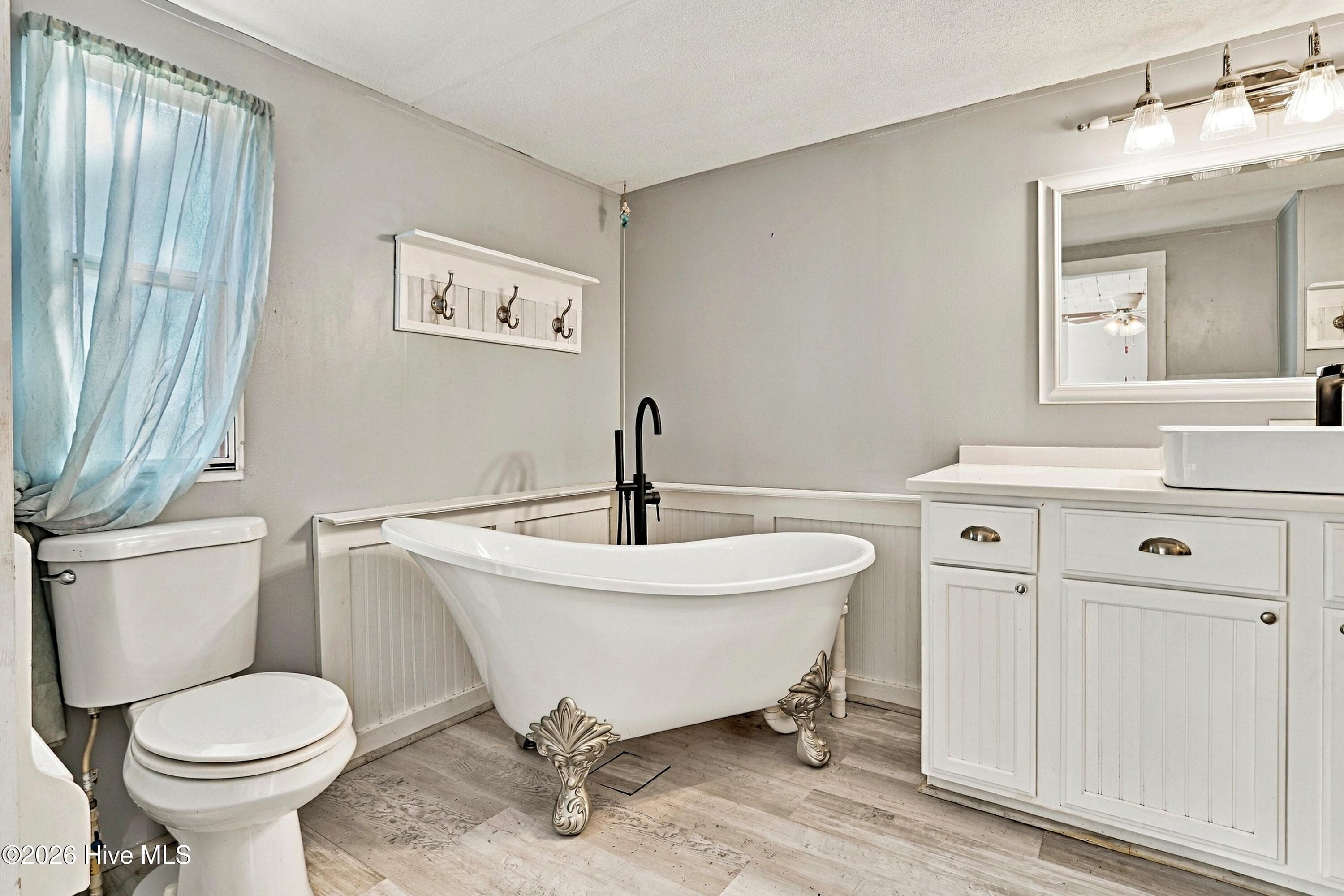 Manufactured Home at 3215 Herthwood Place SW, Supply, NC 28462, photo 10 of 36