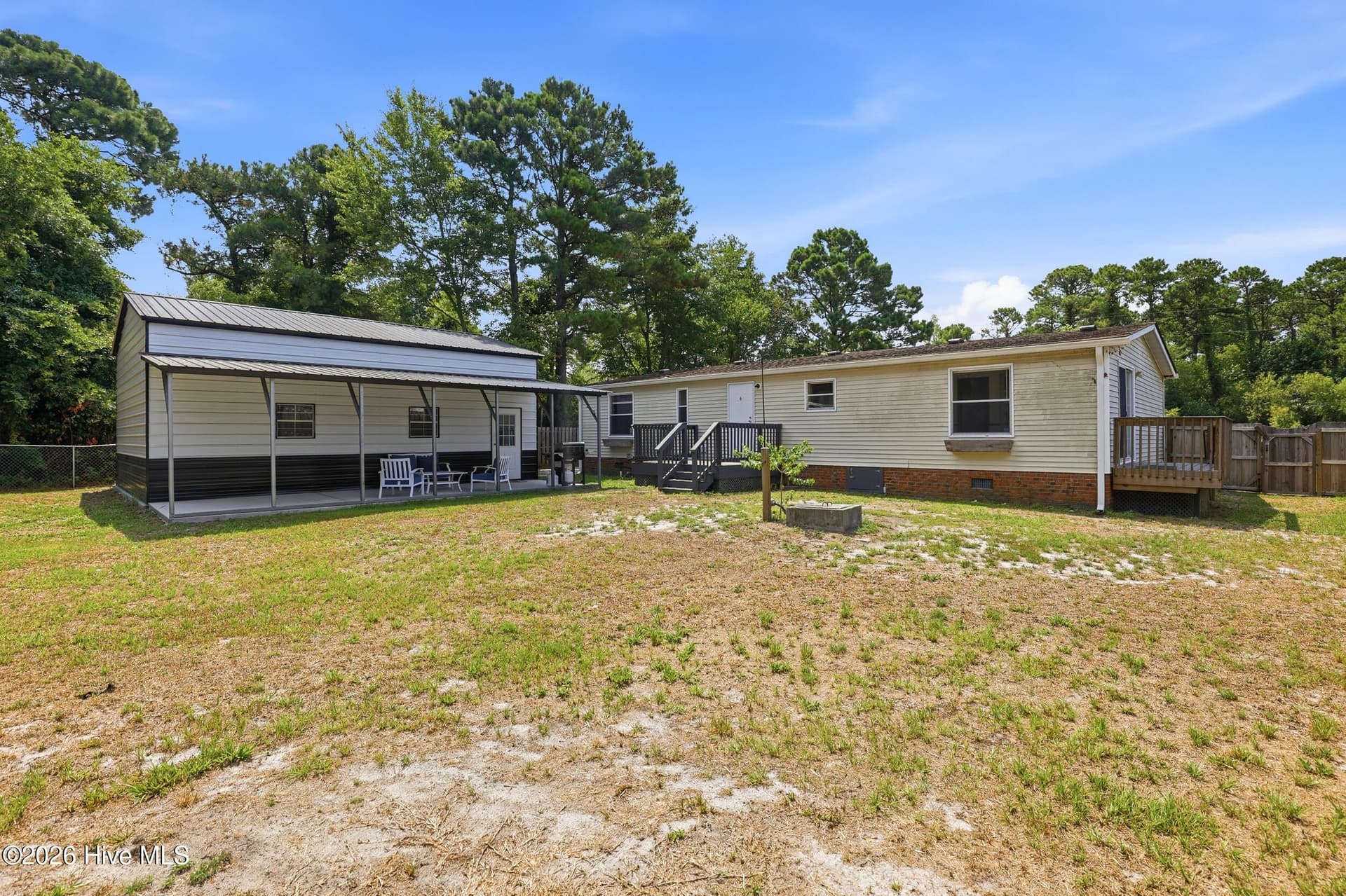 Manufactured Home at 709 Inlet Acres Drive, Wilmington, NC 28412, photo 26 of 44