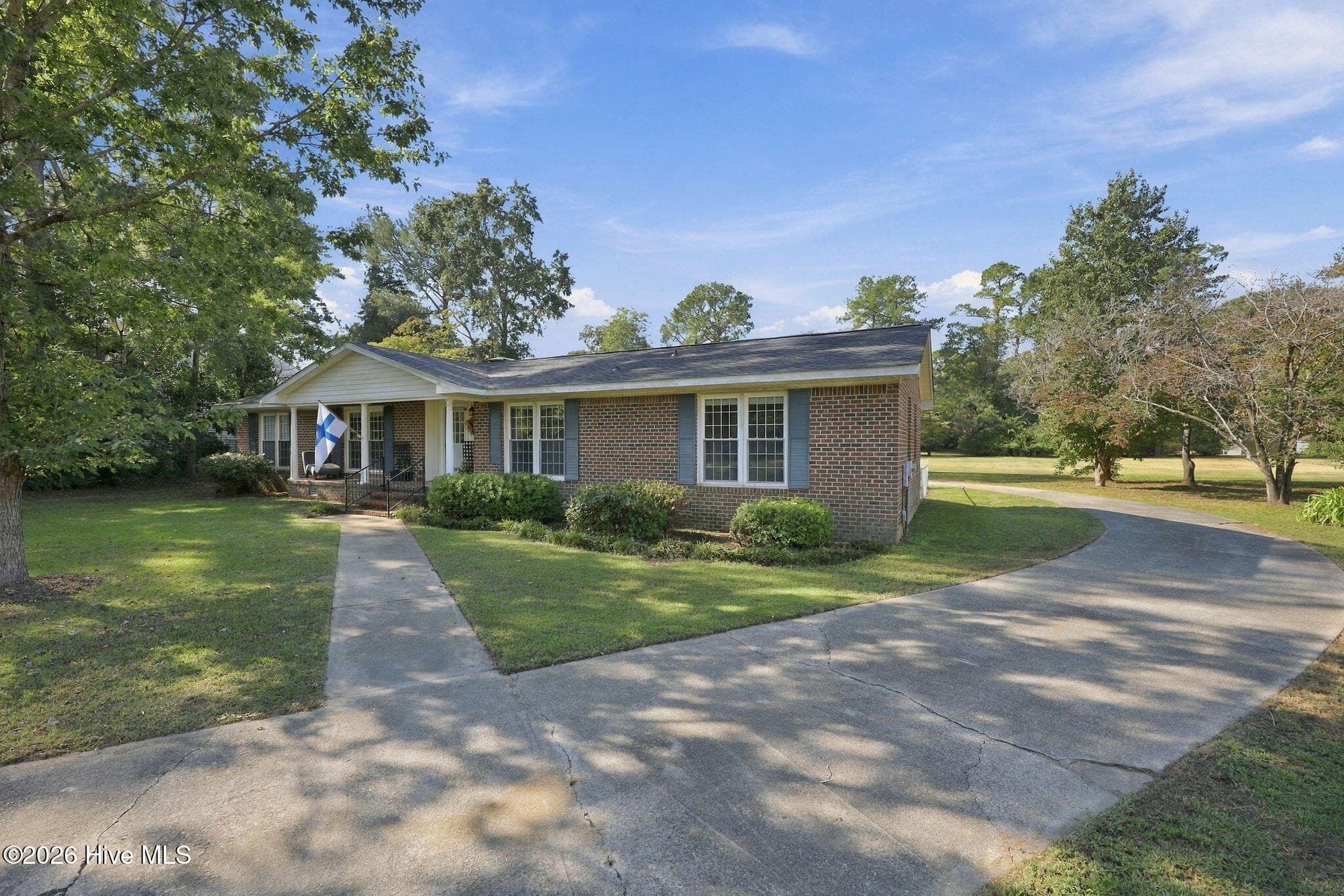 Single Family Residence at 309 Willowbrook Court, New Bern, NC 28562, photo 6 of 57
