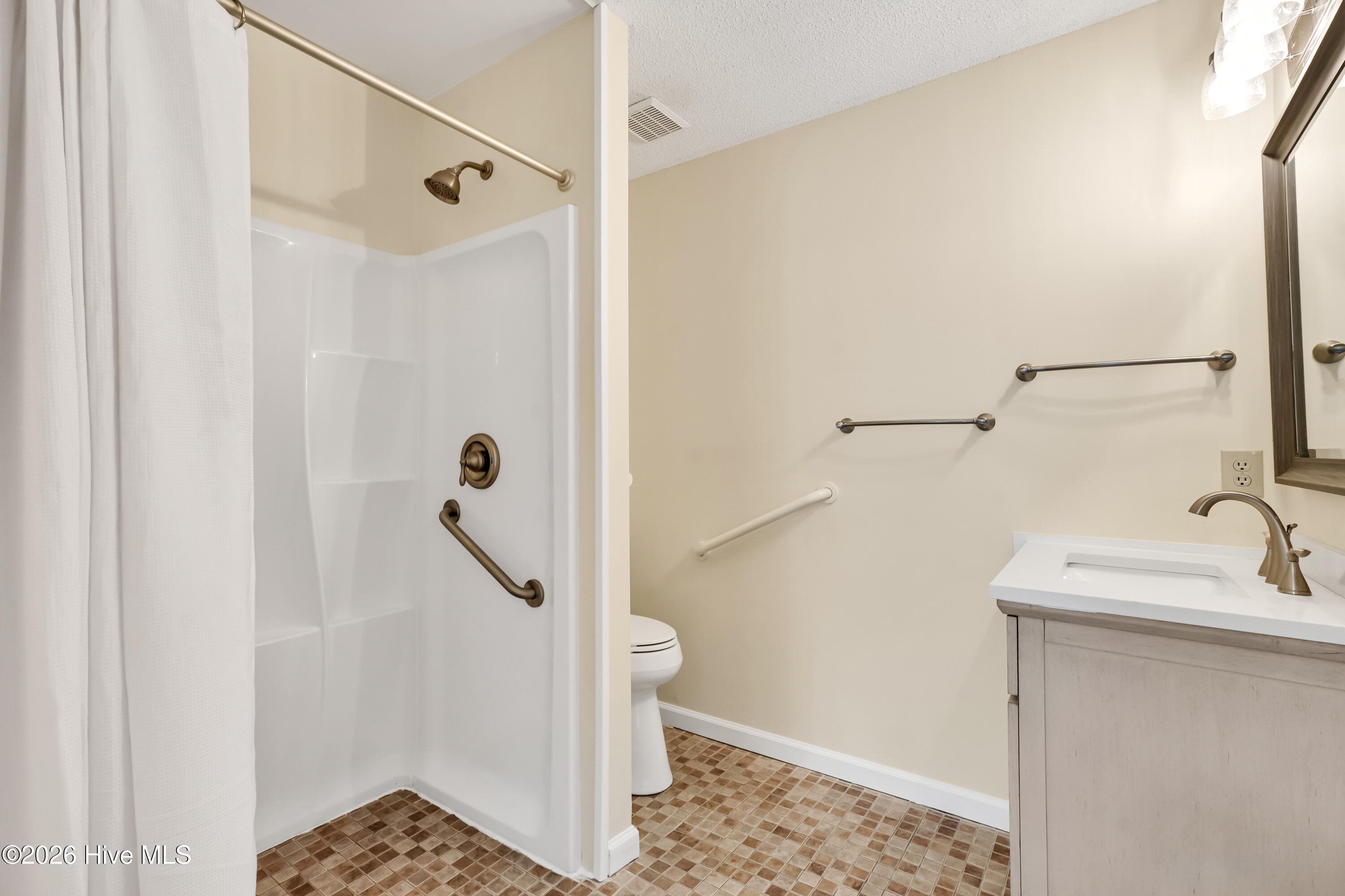 Townhouse at 221 Inland Greens Circle, Wilmington, NC 28405, photo 21 of 44