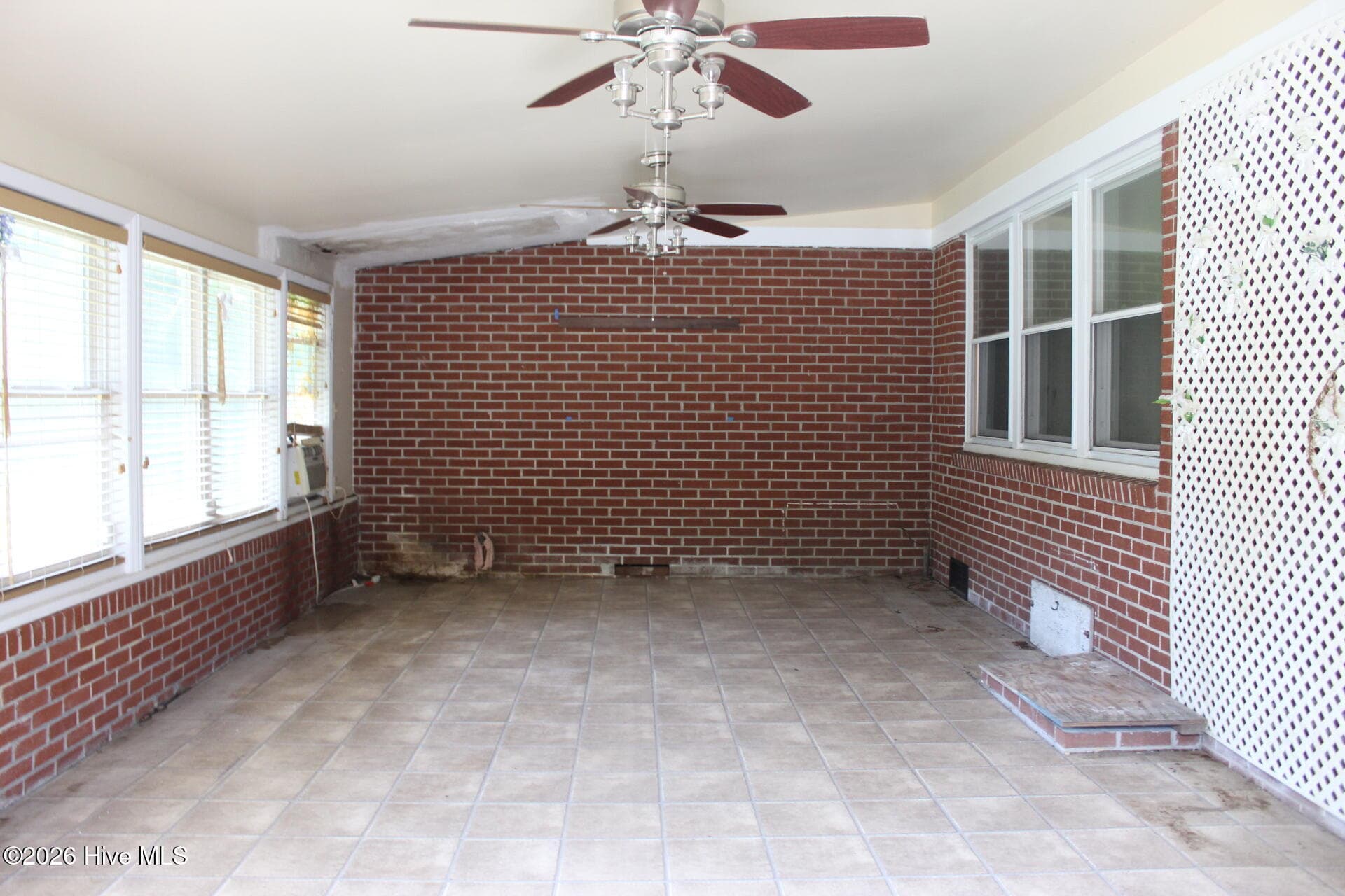 Single Family Residence at 2124 Oleander Drive, Wilmington, NC 28403, photo 19 of 32