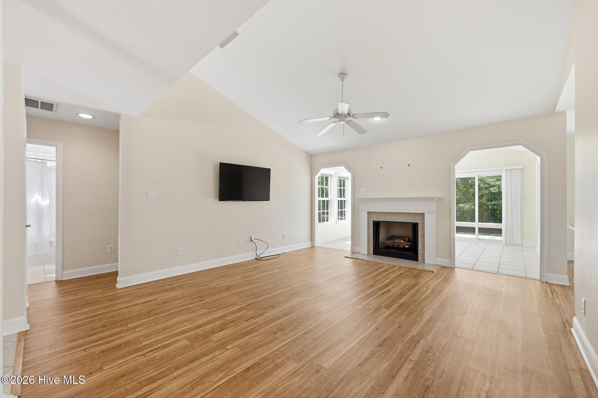 Single Family Residence at 1007 Barkentine Drive, New Bern, NC 28560, photo 3 of 60