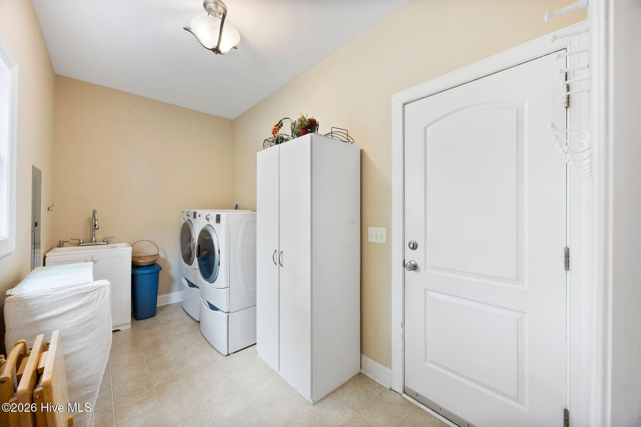 Washer and Dryer convey; Utility sink; door to 2-car garage. - 1620 Golfers Ridge Drive SE, Bolivia, NC 28422