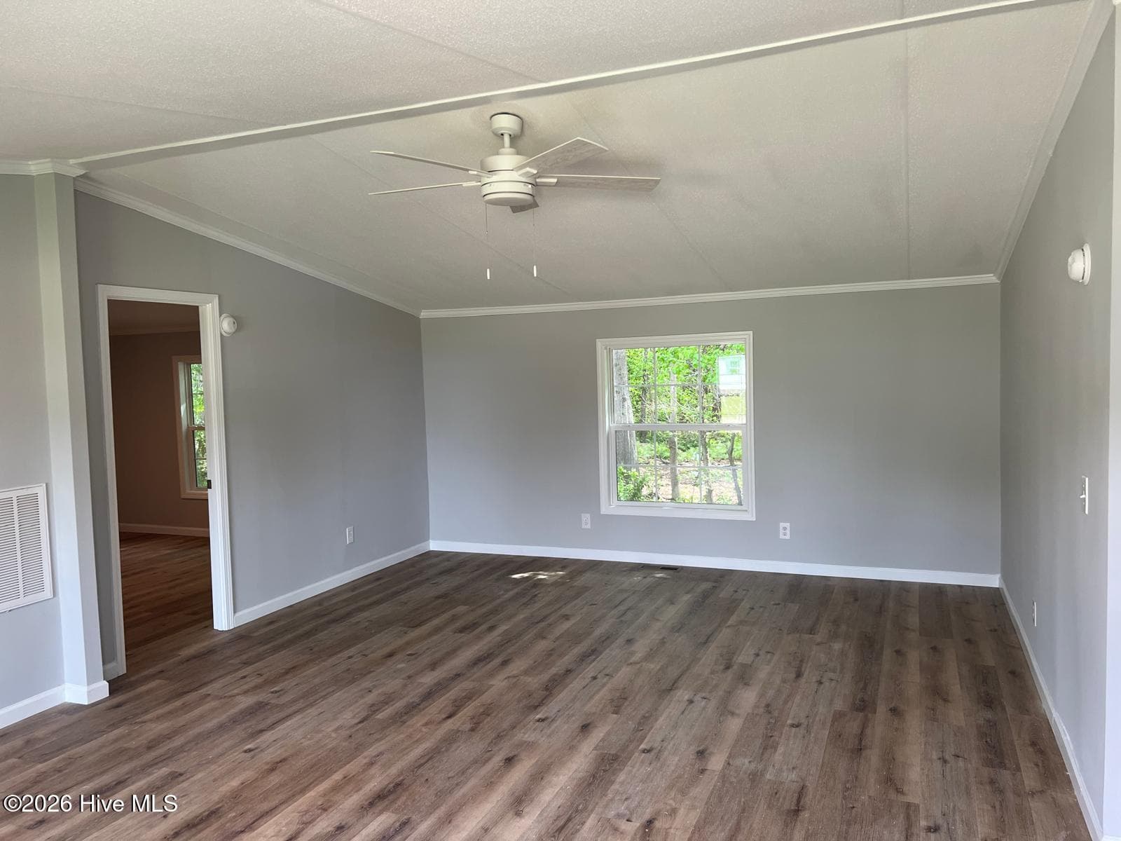 Manufactured Home at 84 Willow Creek Lane, Whiteville, NC 28472, photo 9 of 15