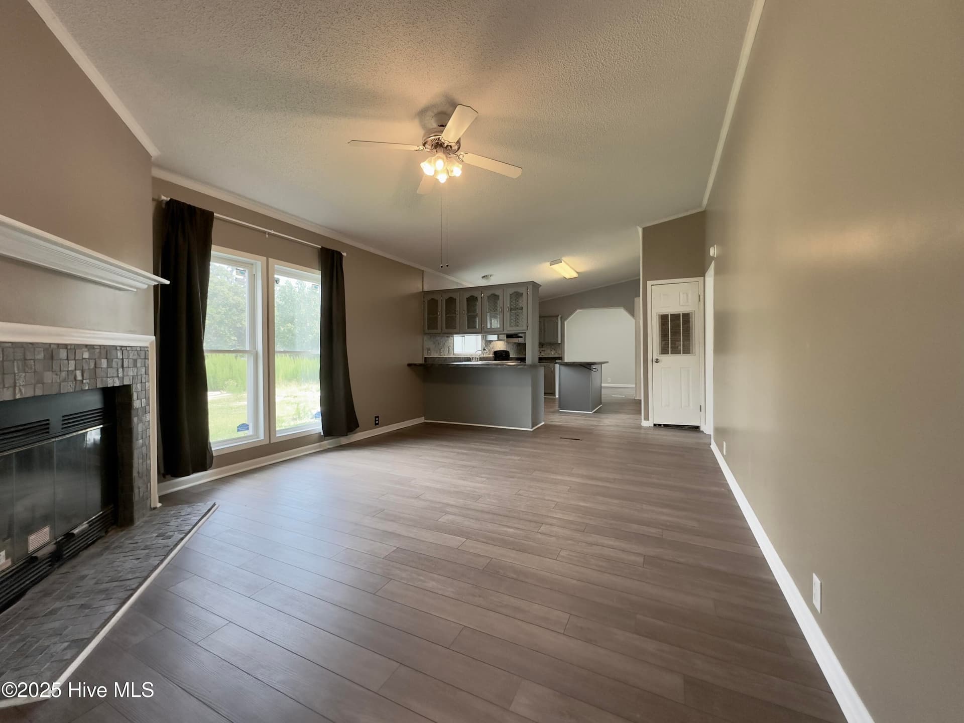Manufactured Home at 265 Colonial Landing Road SE, Bolivia, NC 28422, photo 7 of 43