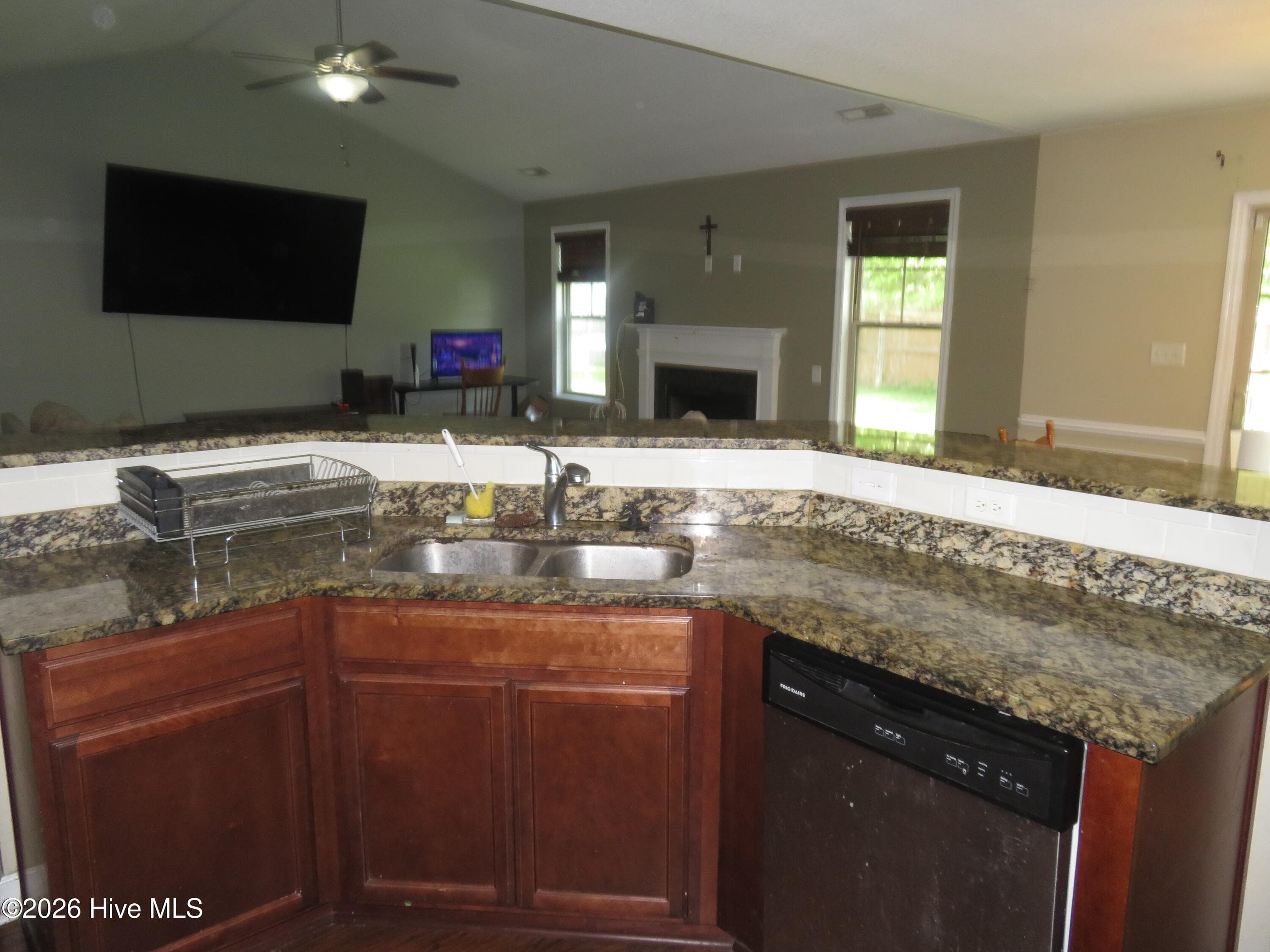 Single Family Residence at 702 Ashley Meadow Lane, Jacksonville, NC 28546, photo 14 of 51