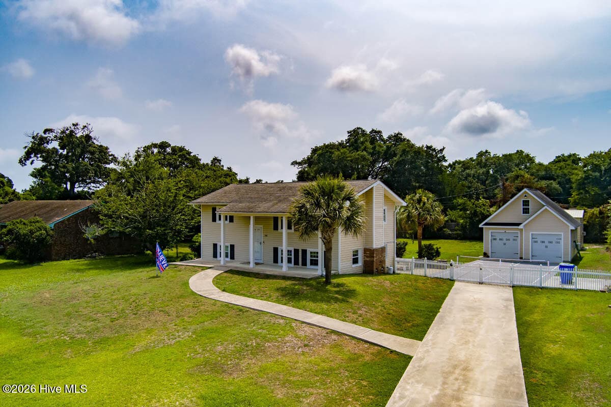 Single Family Residence at 310 Holly Lane, Cape Carteret, NC 28584, Cape Carteret, photo 7 of 8