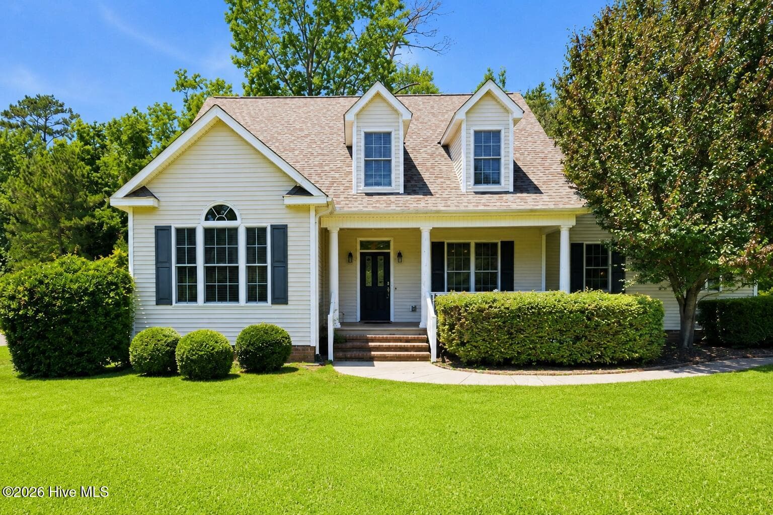 Single Family Residence at 202 Emmen Road, New Bern, NC 28562, photo 2 of 50